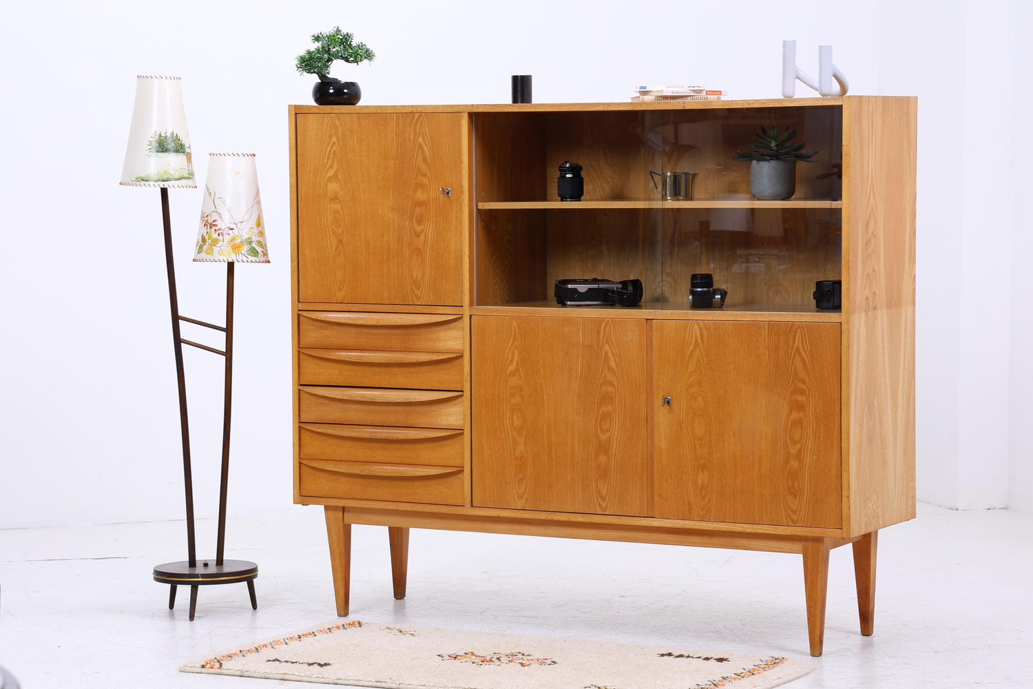 Highboard aus Teak mit viel Stauraum – Mid Century