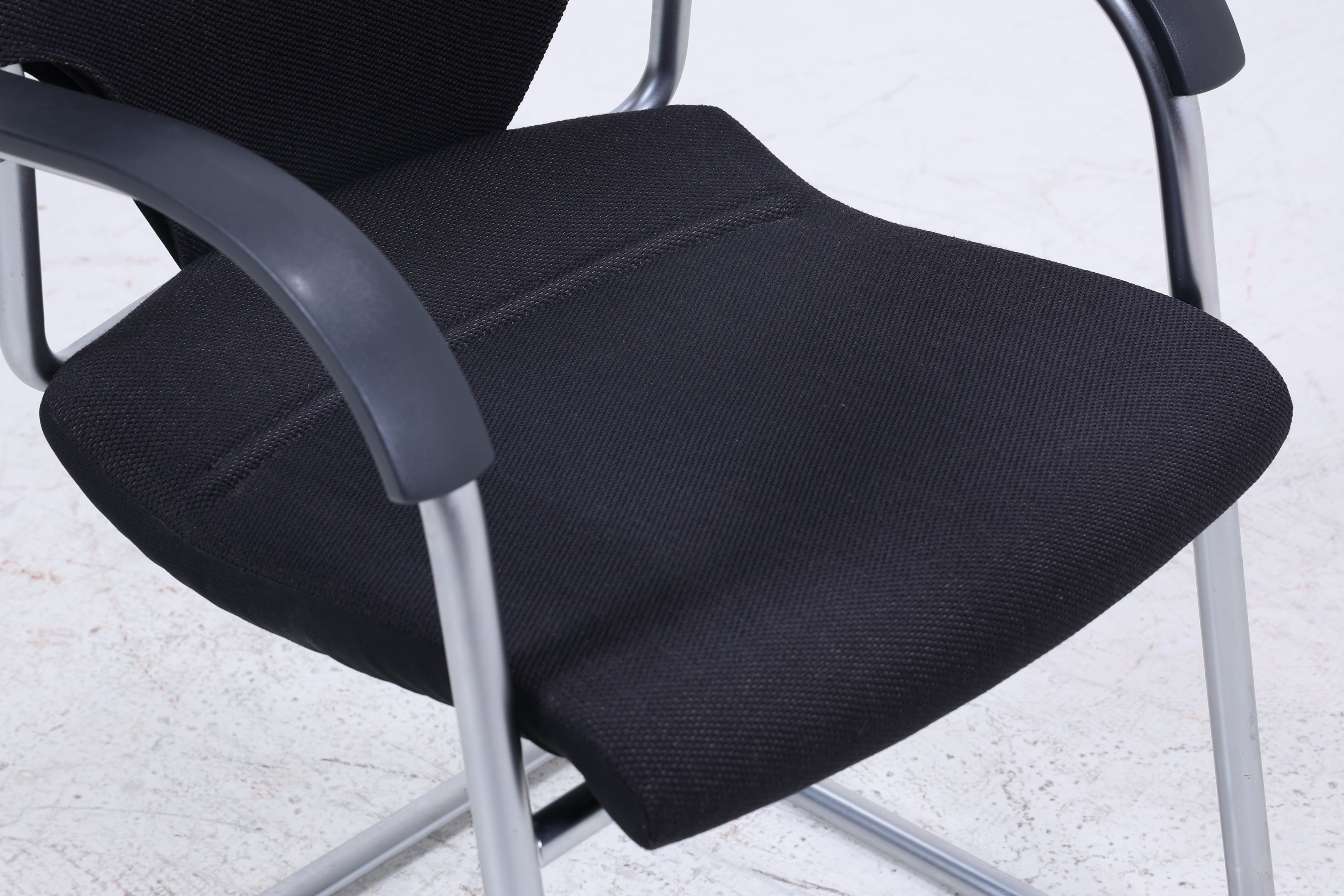 Vintage Wilkhahn Modus 277/71 Freischwinger - 70er Jahre Konferenzstühle in Schwarz Meliert - Mid Century Büro Sessel mit Armlehne