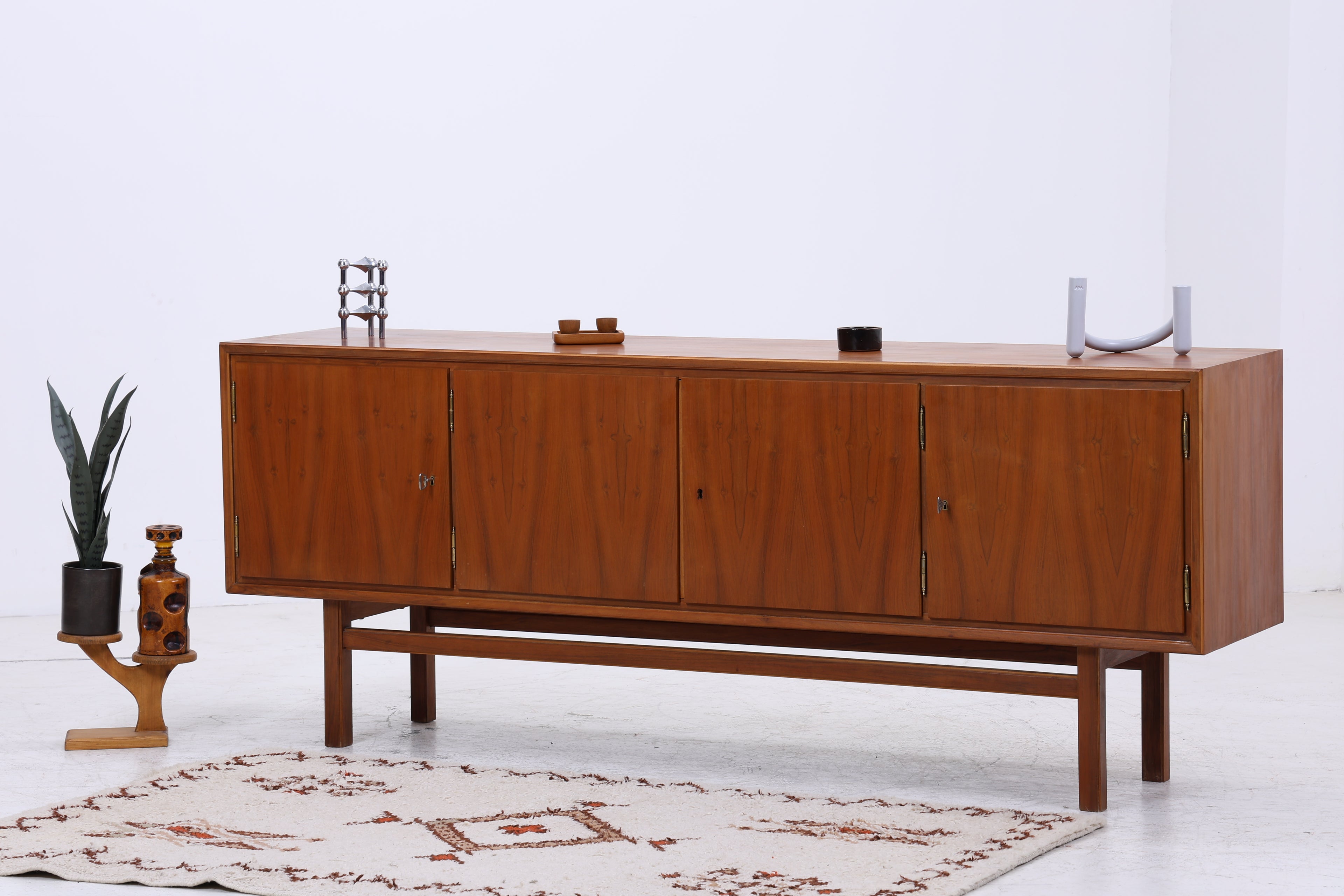 Vintage 60er Sideboard Nussbaum mit Barfach | Mid Century Highboard Anrichte