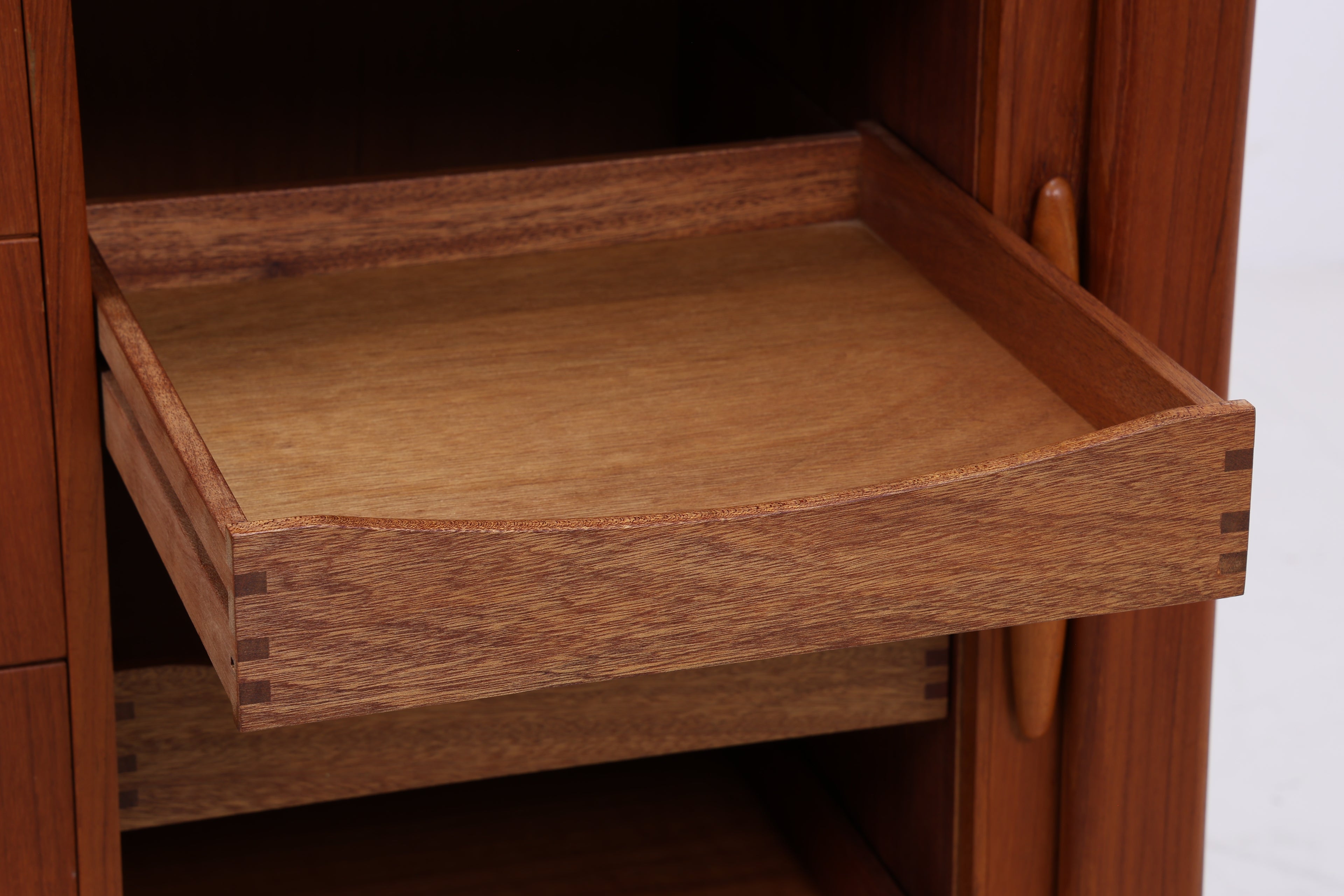Dyrlund Herrenschrank Teak | Danish Design Cabinet | Vintage Lamellentüren Schrank | Seltene Ausführung