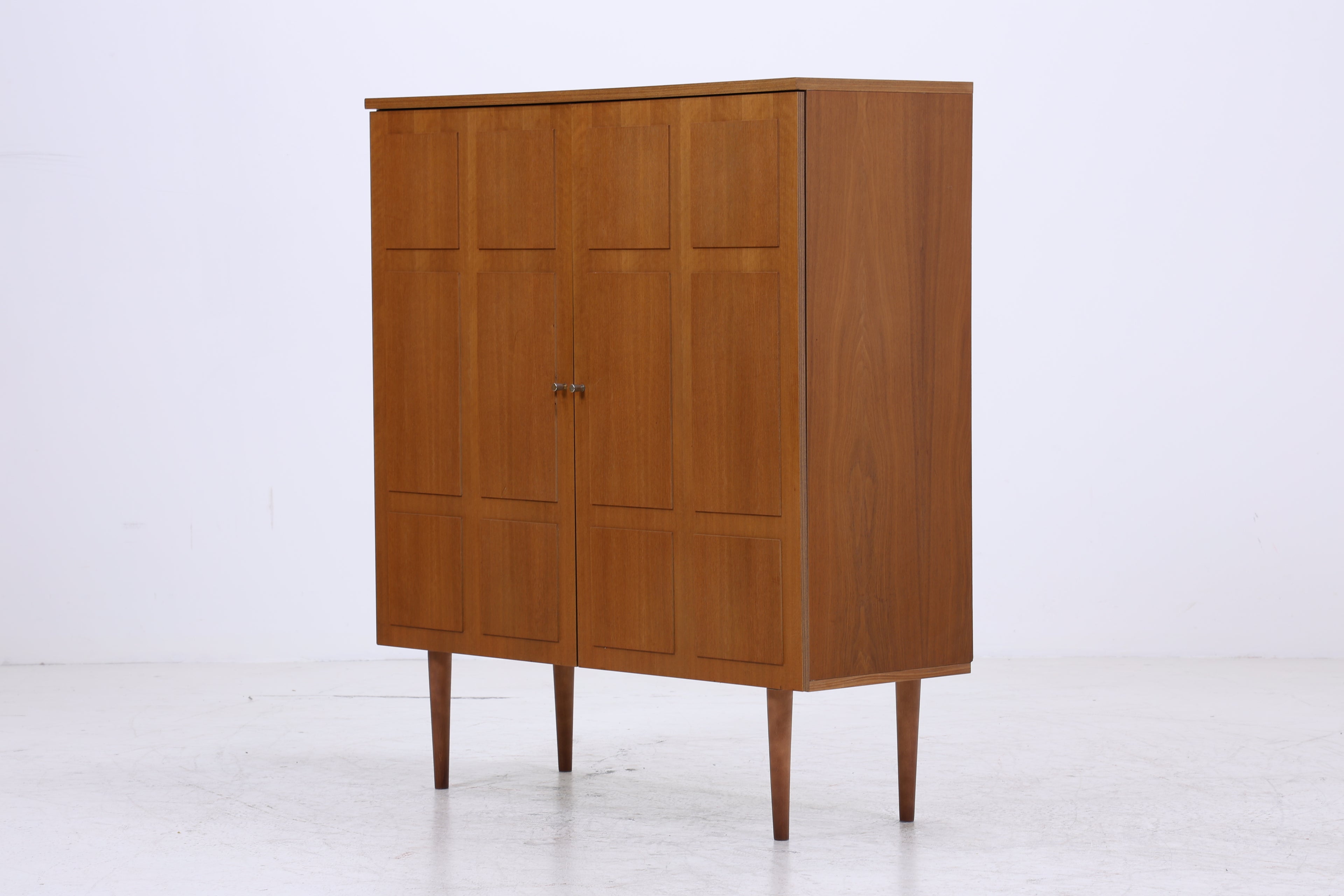 Vintage Wäscheschrank | Mid Century Schrank | 60er Jahre