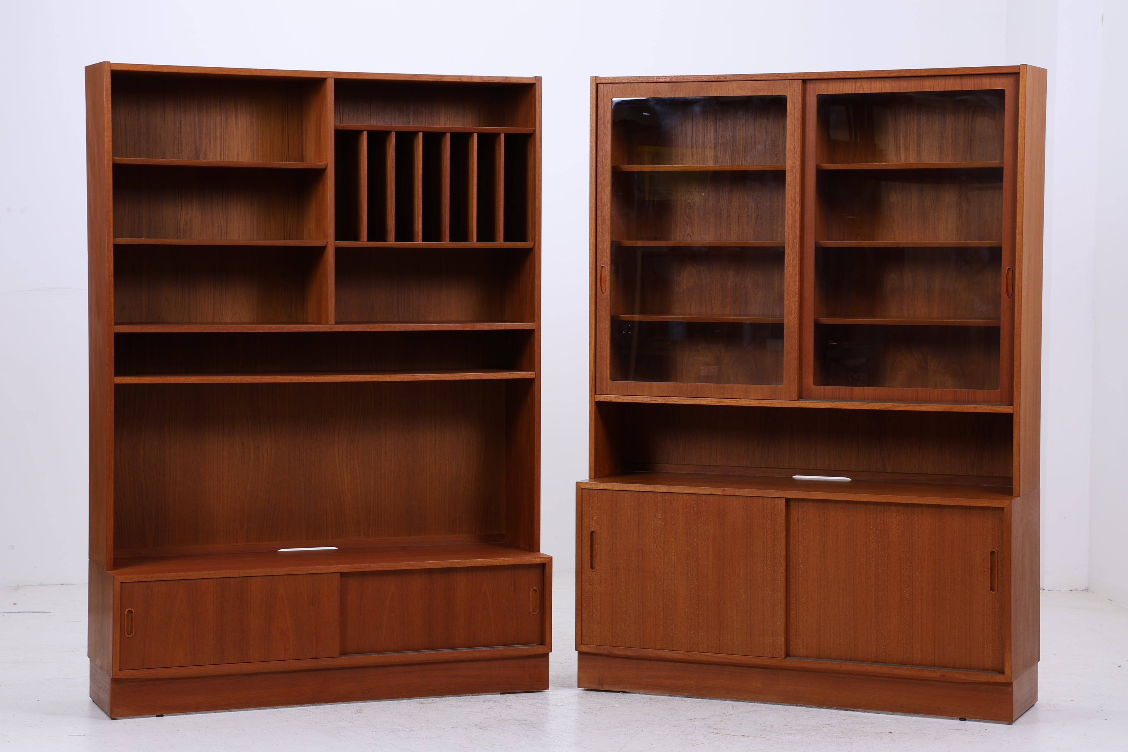 Vintage Teak Schrank von Poul Hundevad | Danish Design | Mid Century Vitrine