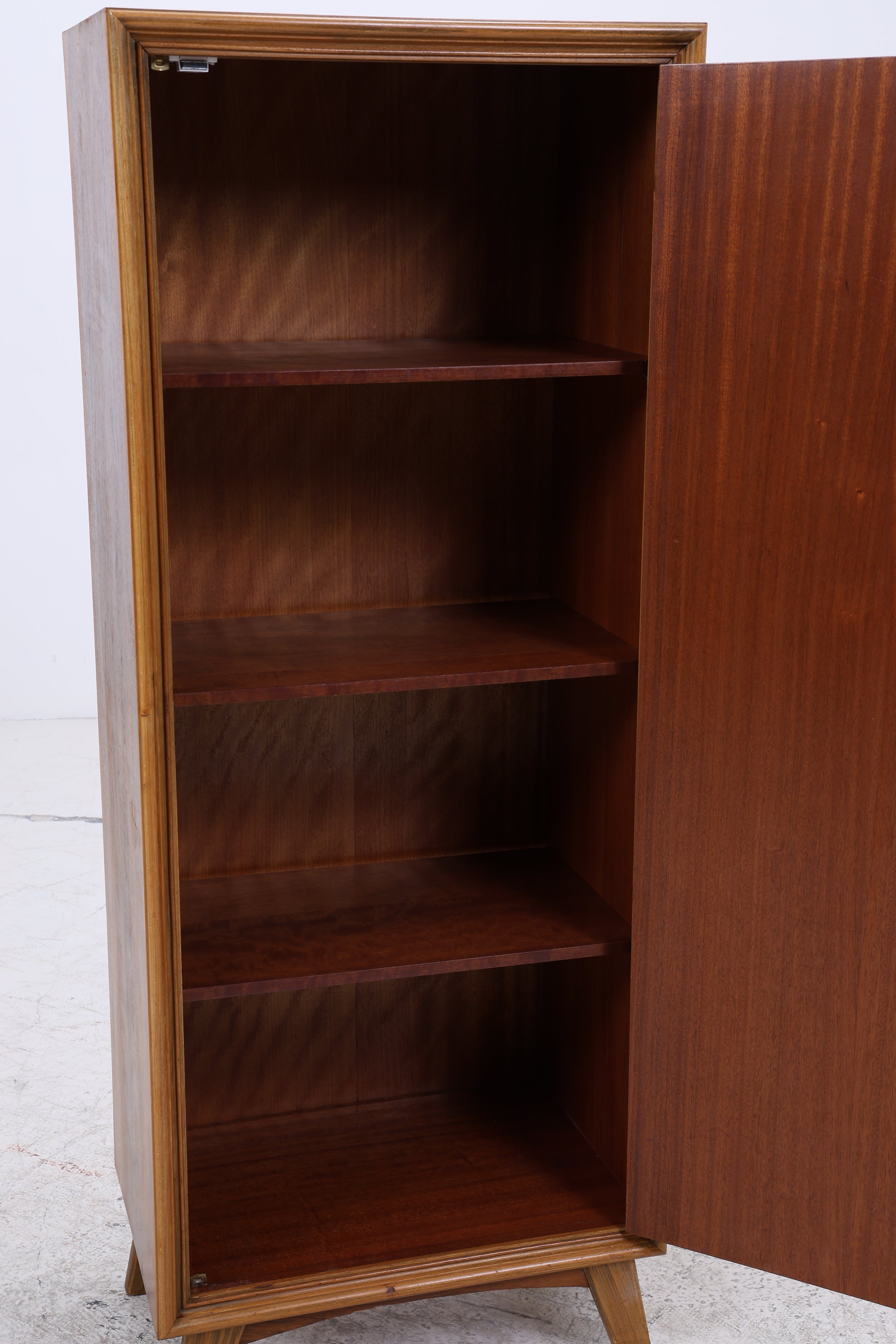 Vintage Wäscheschrank | Mid Century Schrank | 50er 60er Jahre
