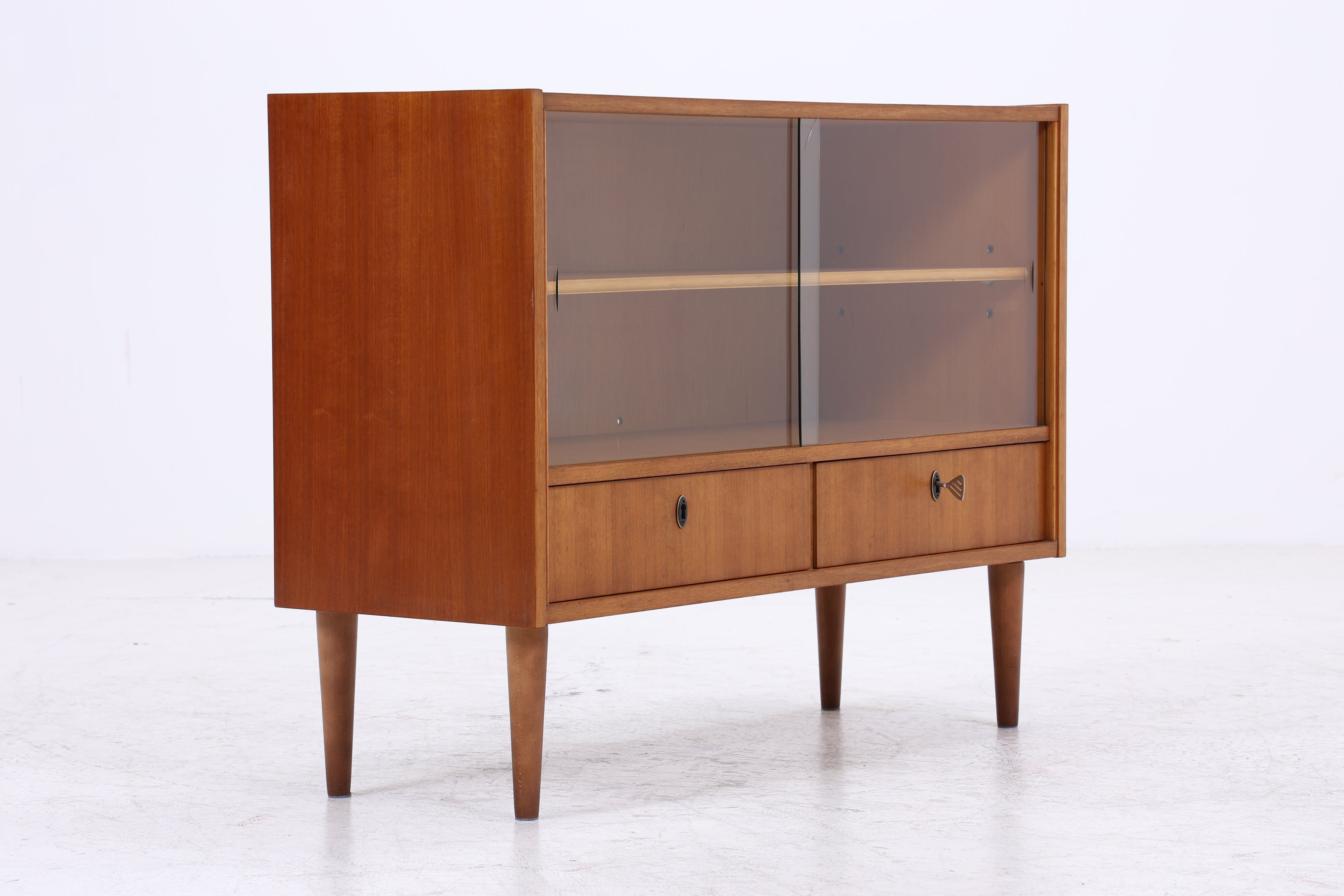 Vintage Kommode mit Glasschiebetüren | Mid Century Vitrine | 60er Jahre