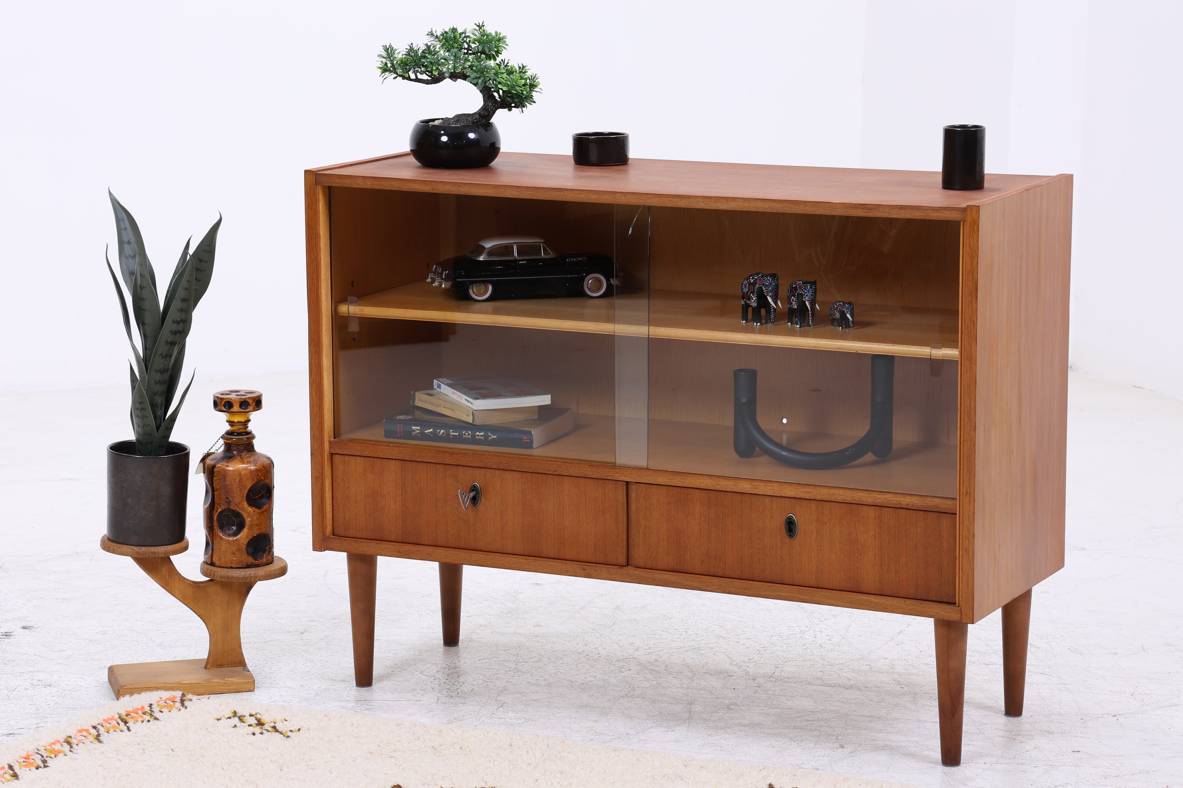 Vintage Kommode mit Glasschiebetüren | Mid Century Vitrine | 60er Jahre