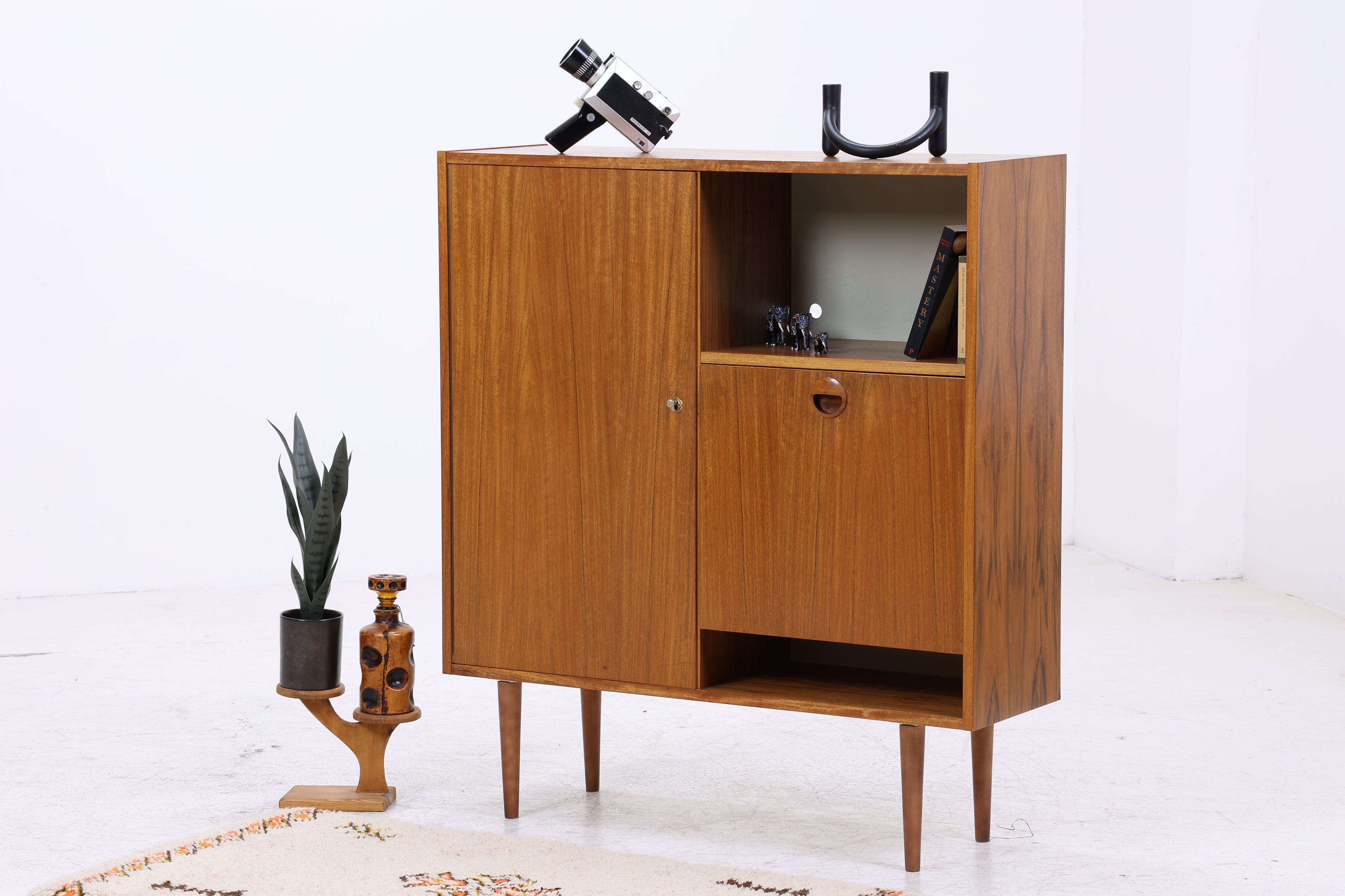 Vintage Nussbaum Barschrank von Hellerau | Mid Century Schrank | DDR Design