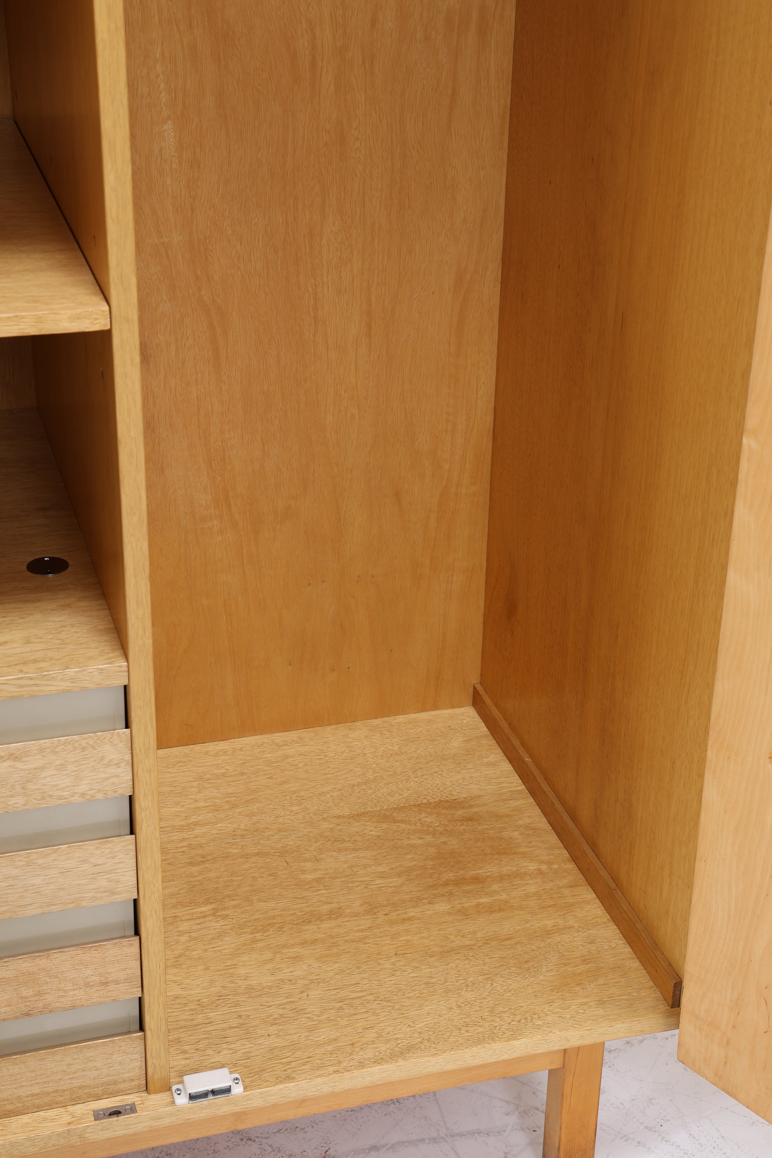 Vintage Hellerau Kleiderschrank | Birke | DDR Design Wäscheschrank | 1964