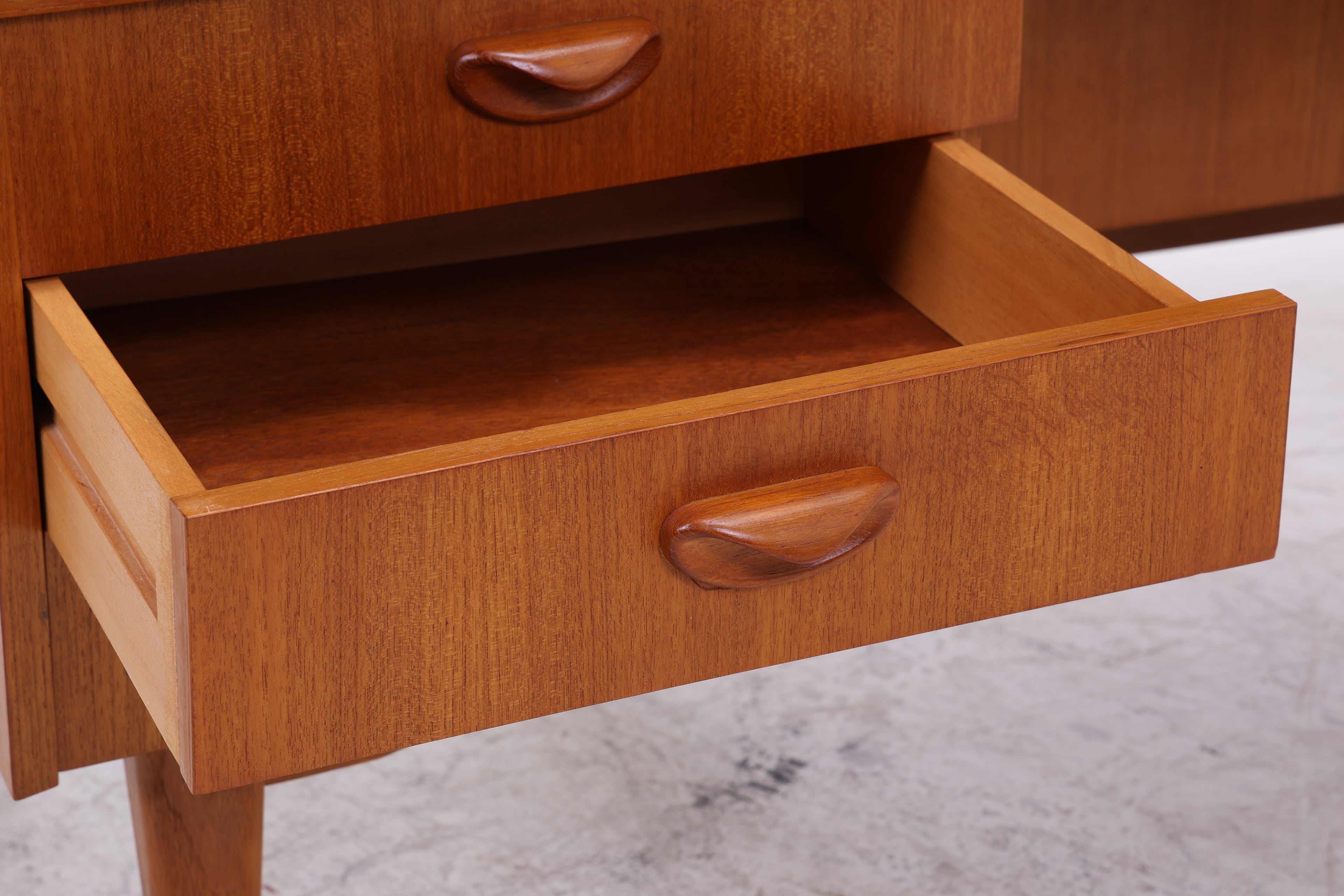 Vintage Schreibtisch | Mid Century | Danish Design Stil