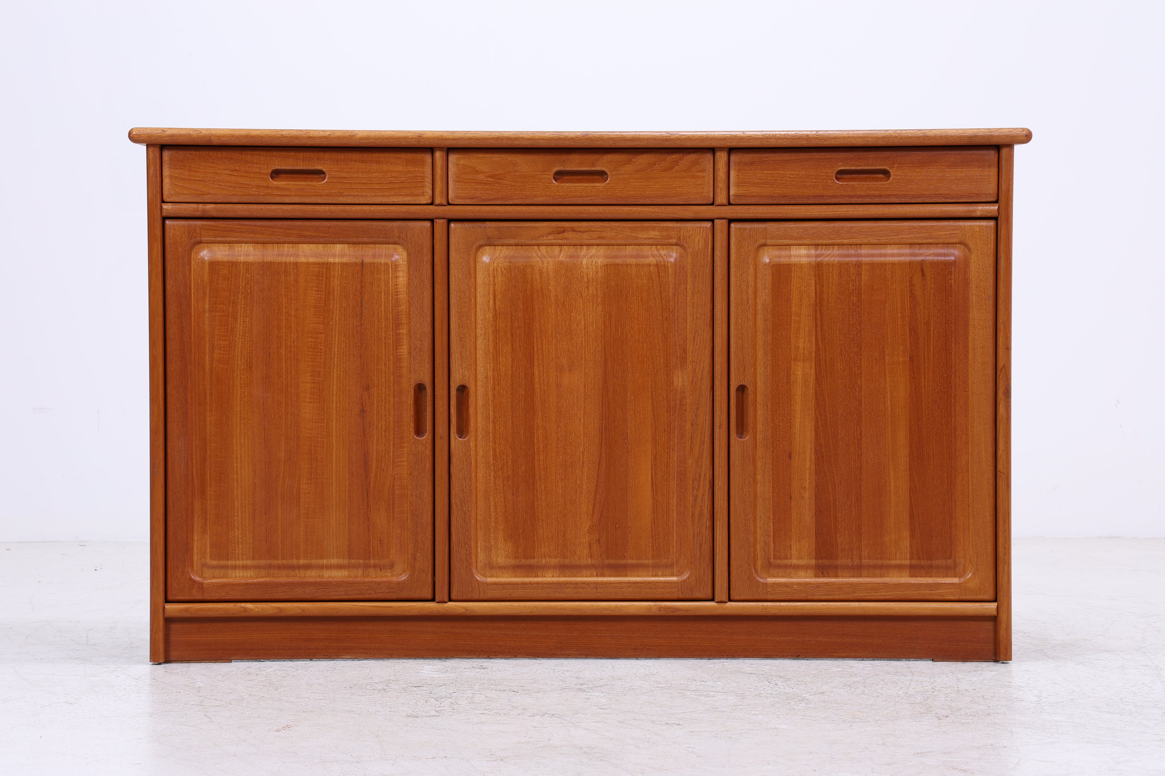 Dyrlund Teak Schrank | Vintage Highboard | Danish Design