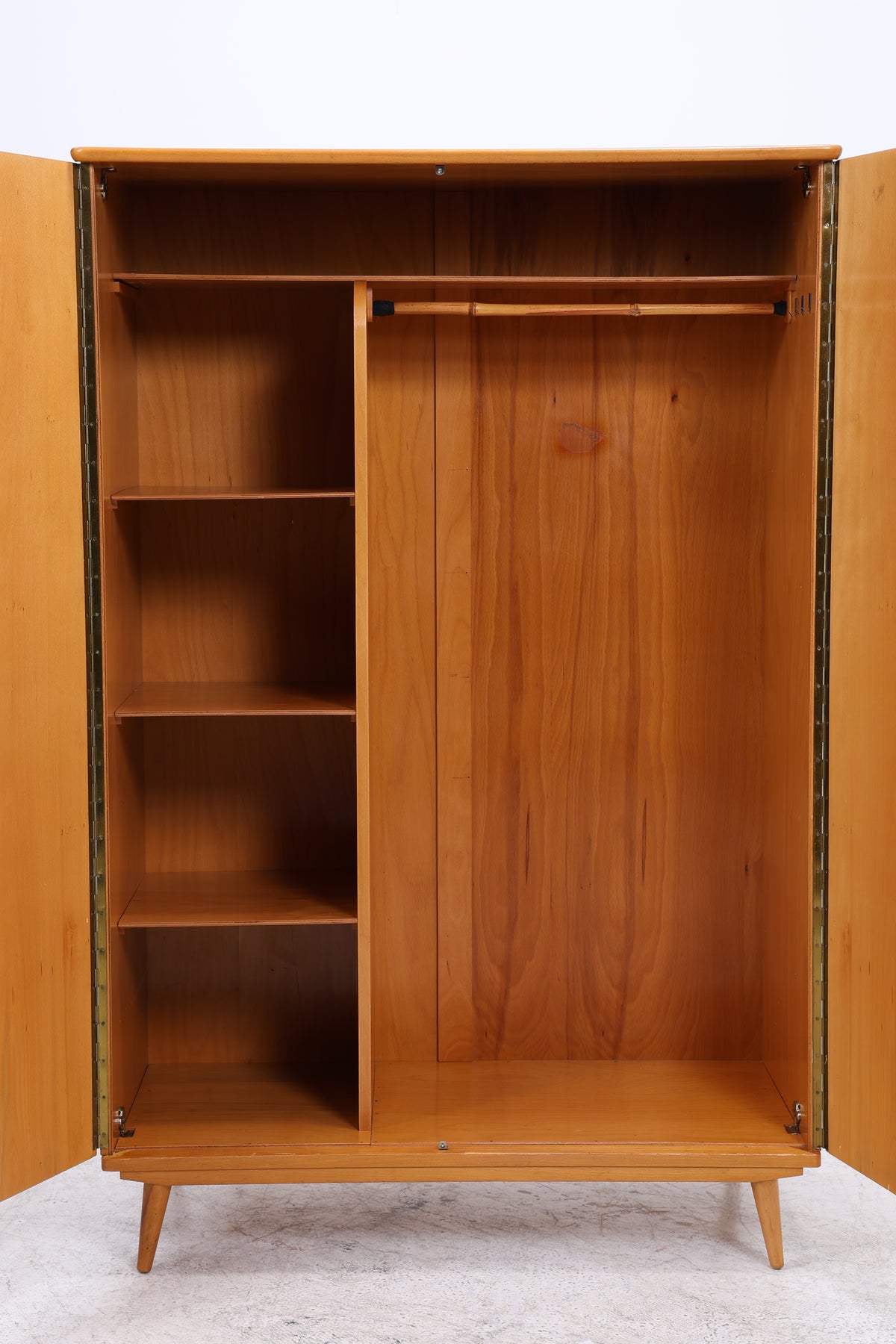 Vintage Kleiderschrank | 2 Türen | Mid Century | Garderobenschrank