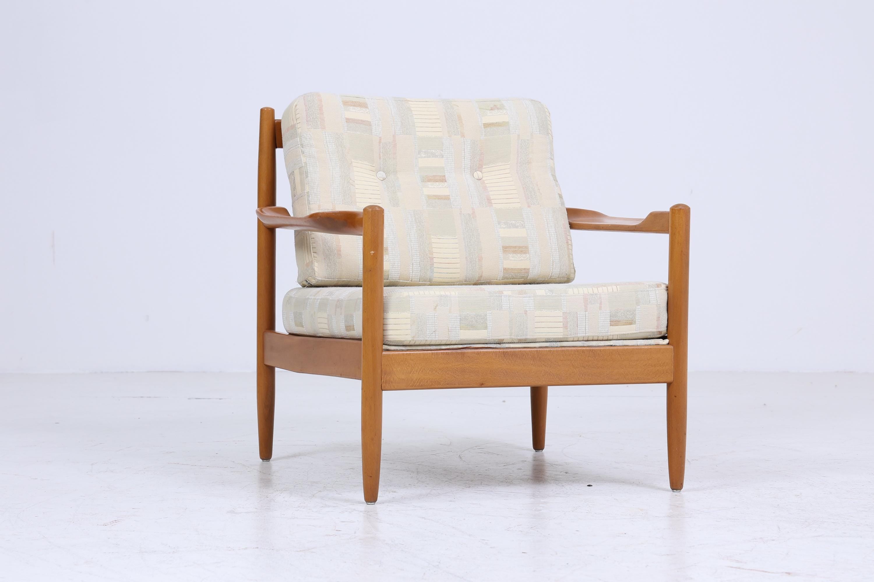 1v2 Klassischer Vintage Armlehnsessel 60er Jahre | Design Mid Century Sessel Retro Beige Braun Polster Wohnzimmer 70er