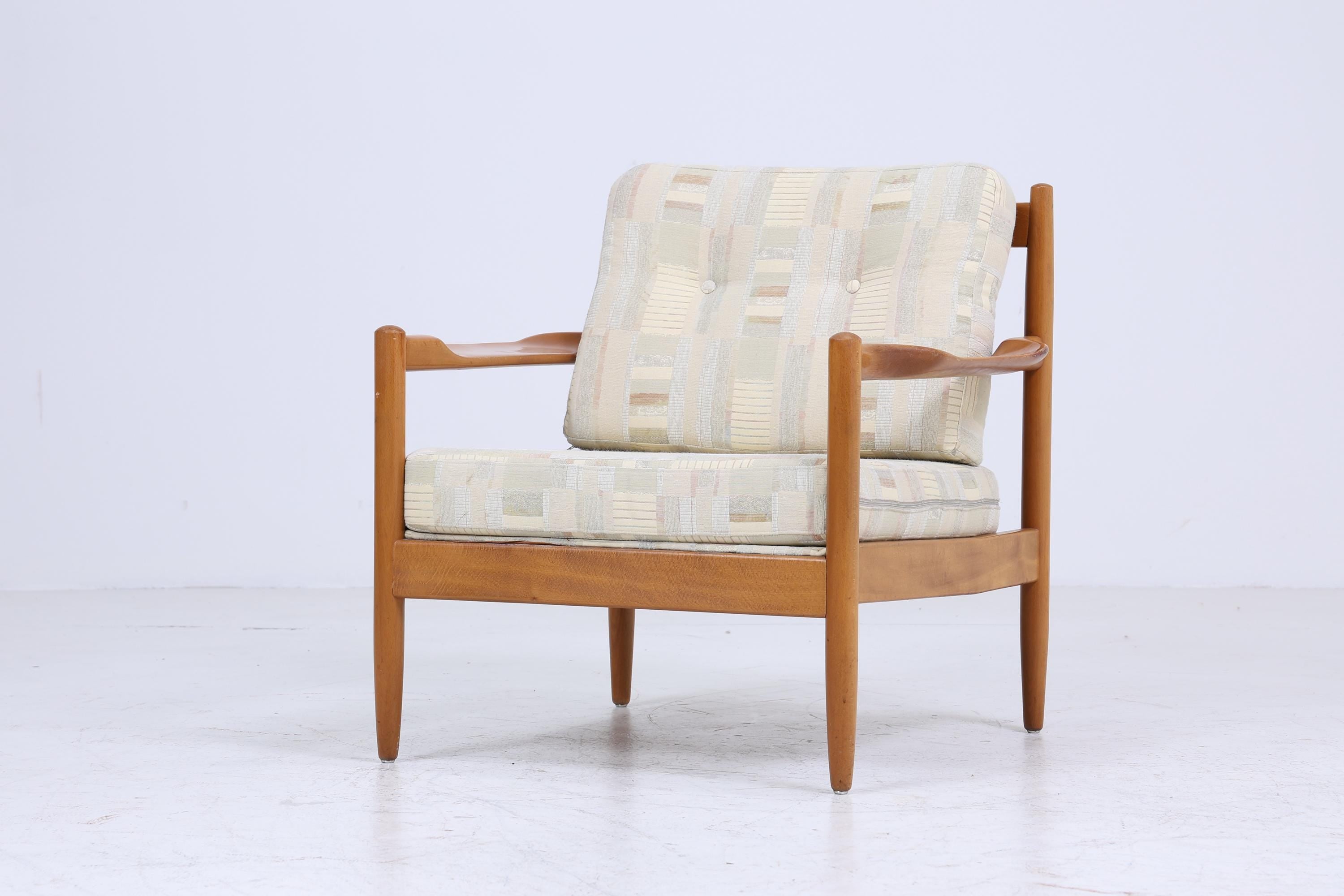 1v2 Klassischer Vintage Armlehnsessel 60er Jahre | Design Mid Century Sessel Retro Beige Braun Polster Wohnzimmer 70er