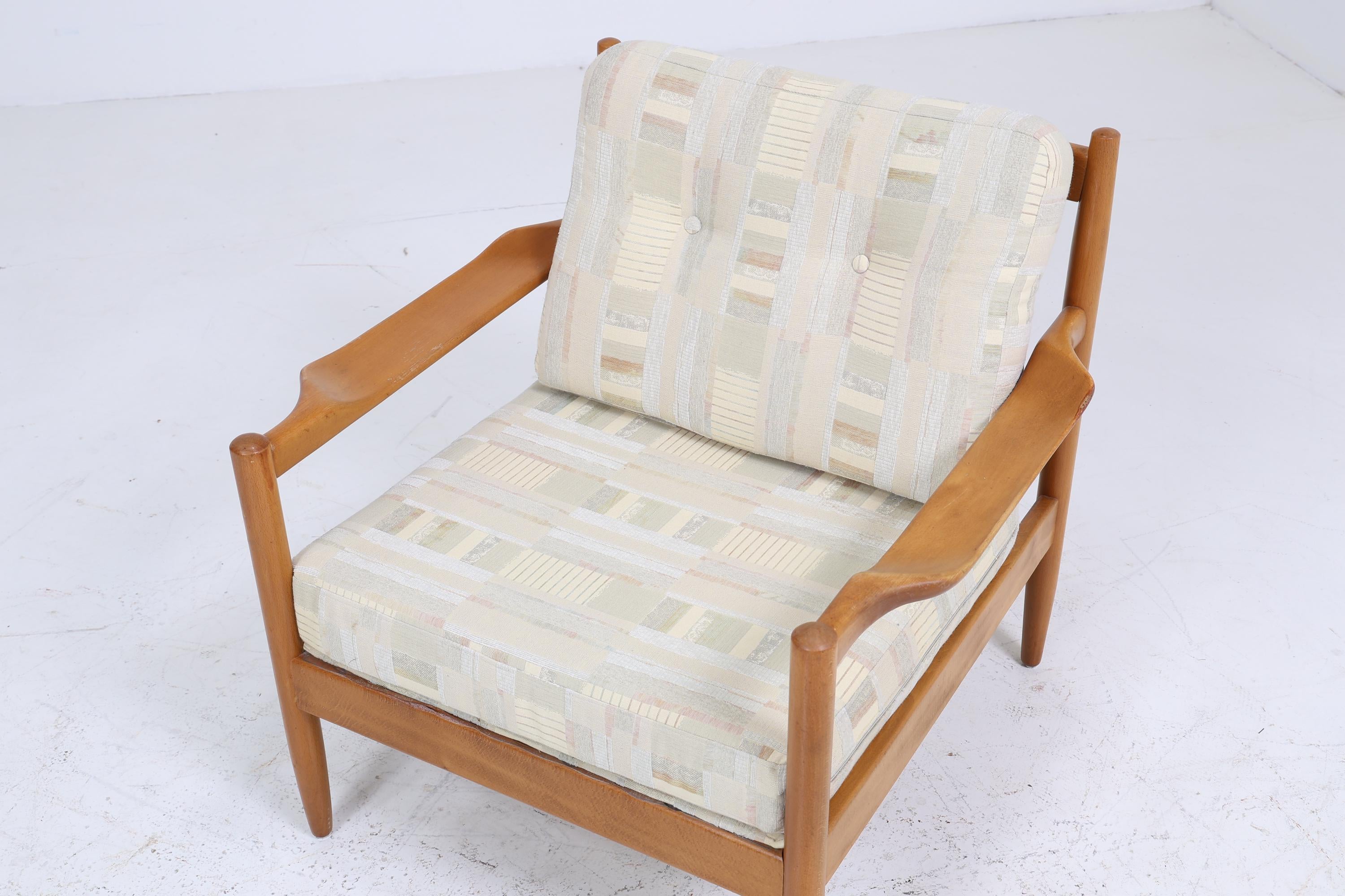 1v2 Klassischer Vintage Armlehnsessel 60er Jahre | Design Mid Century Sessel Retro Beige Braun Polster Wohnzimmer 70er