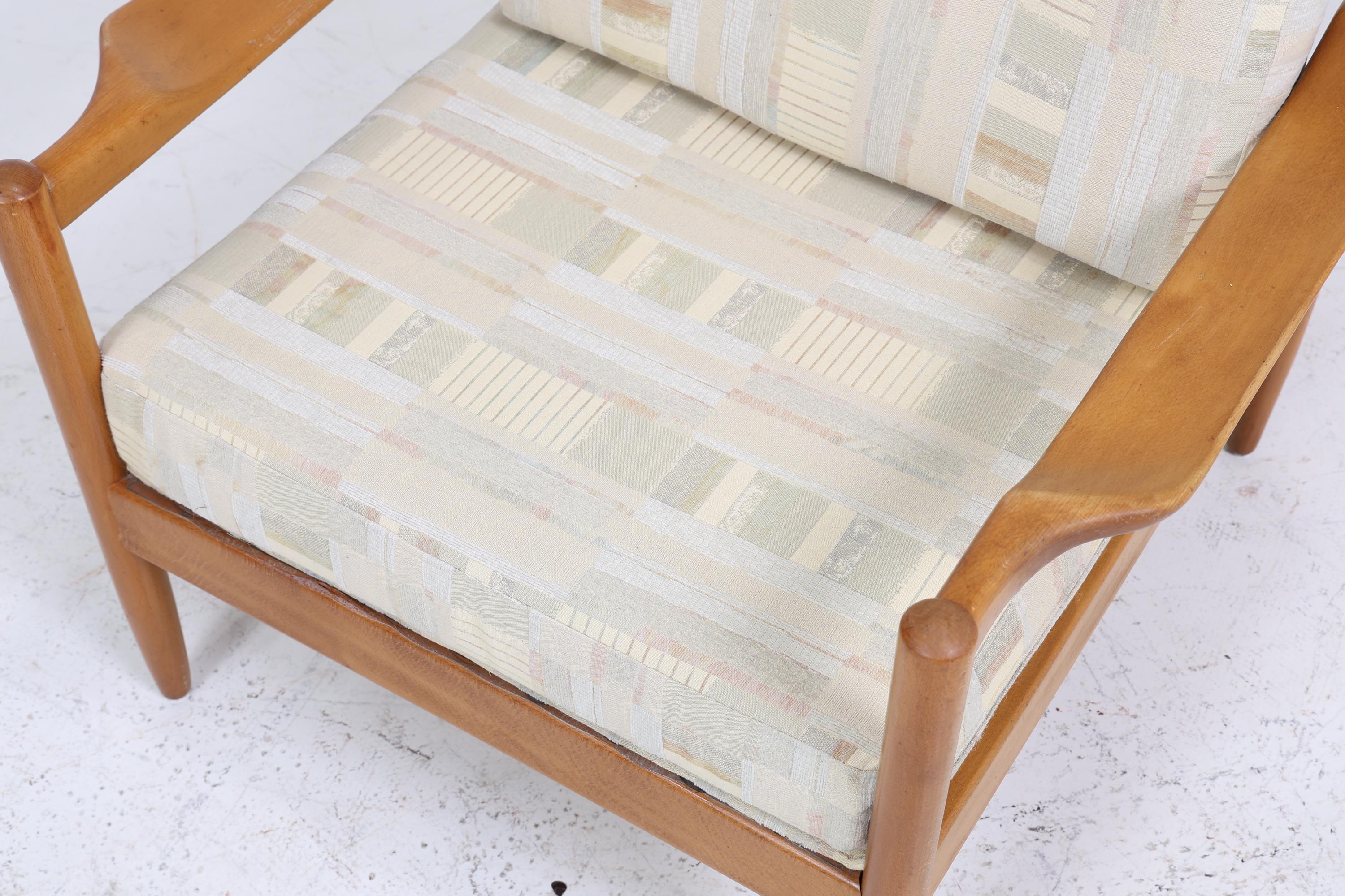 1v2 Klassischer Vintage Armlehnsessel 60er Jahre | Design Mid Century Sessel Retro Beige Braun Polster Wohnzimmer 70er