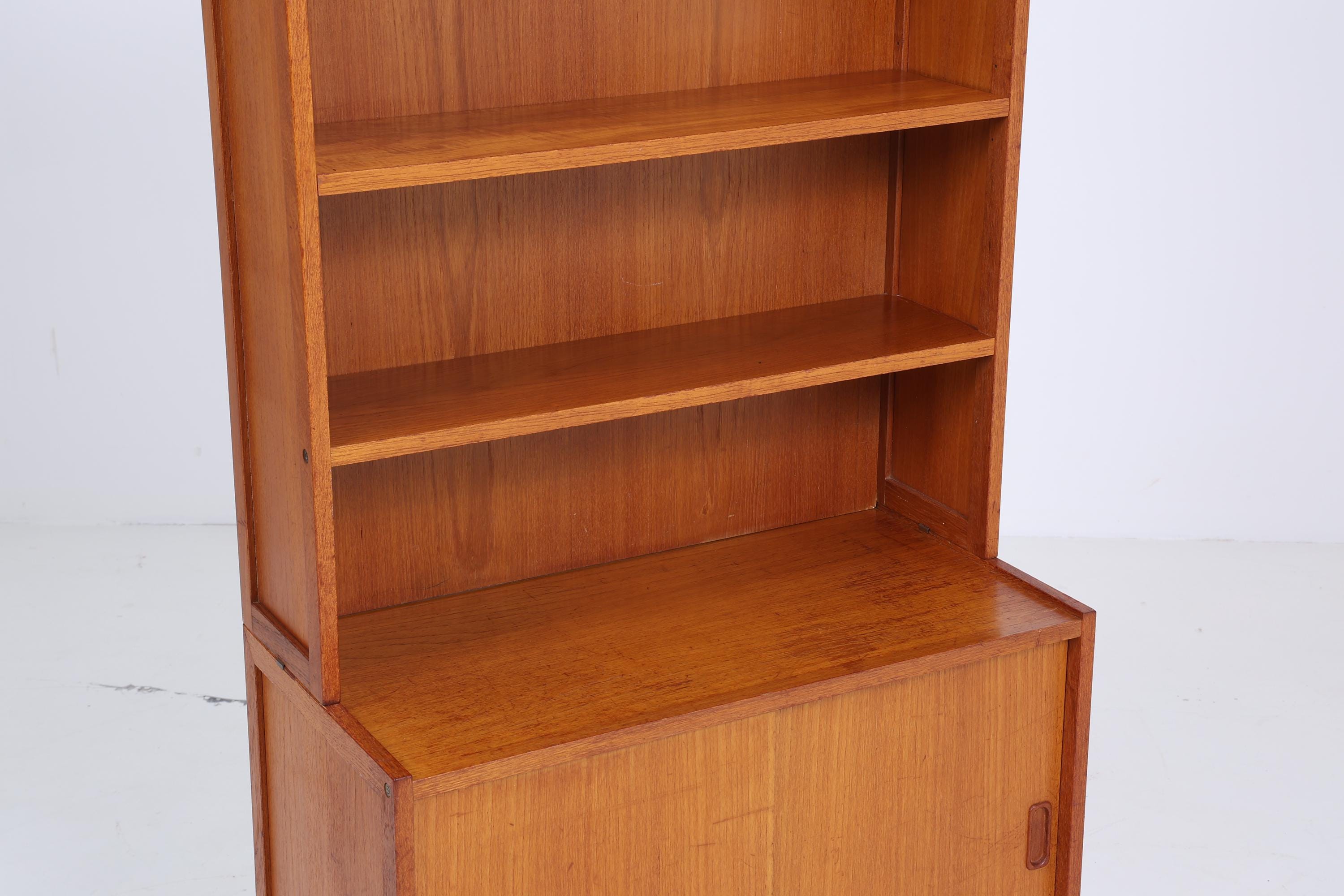 Vintage Teak Regal 60er Jahre | Vintage Regal Holz Schiebetüren | Mid Century Retro Aufbewahrung 2/2