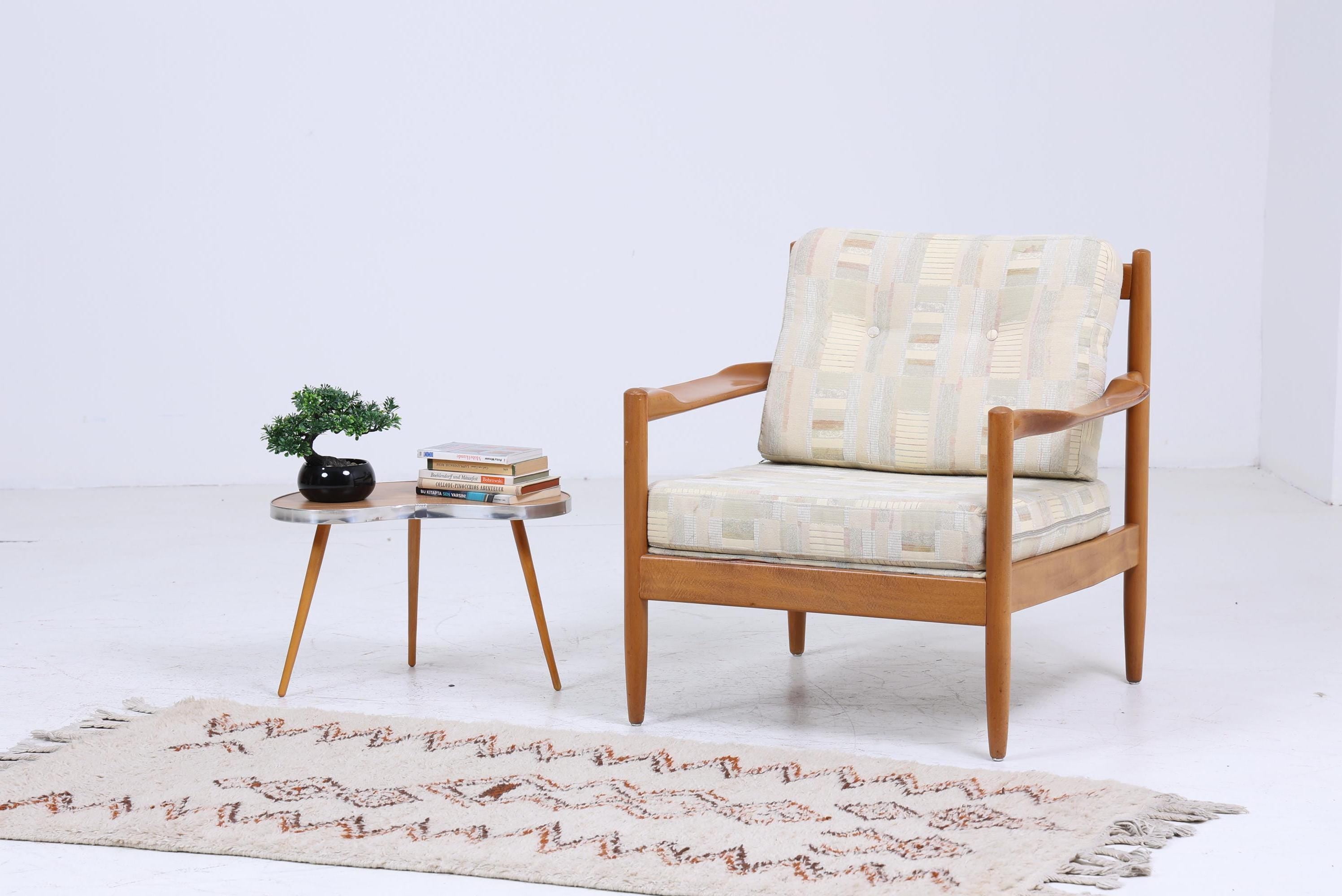 1v2 Klassischer Vintage Armlehnsessel 60er Jahre | Design Mid Century Sessel Retro Beige Braun Polster Wohnzimmer 70er
