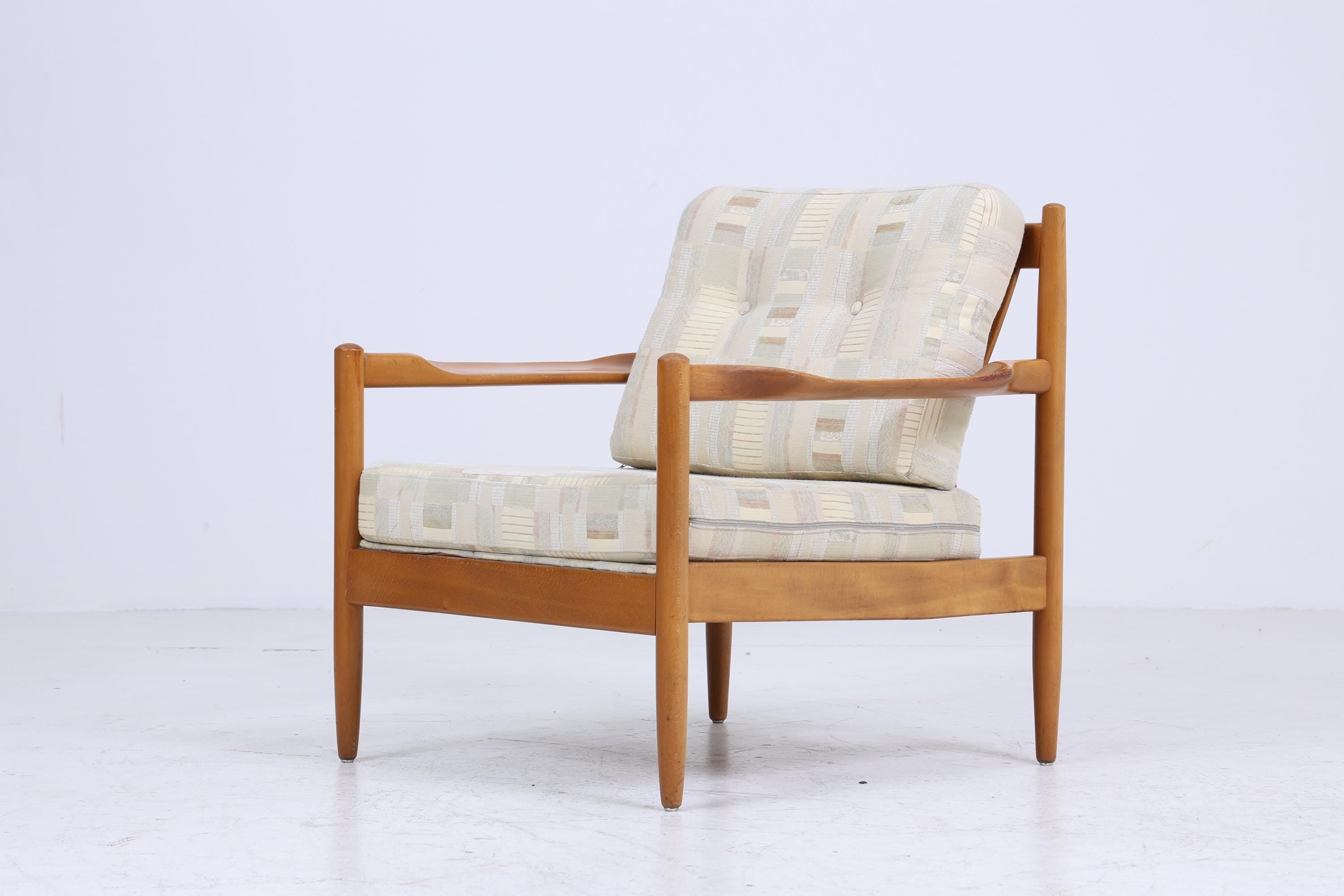 1v2 Klassischer Vintage Armlehnsessel 60er Jahre | Design Mid Century Sessel Retro Beige Braun Polster Wohnzimmer 70er