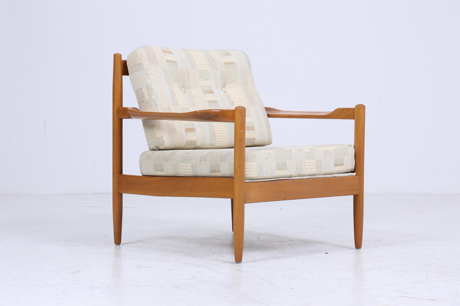 1v2 Klassischer Vintage Armlehnsessel 60er Jahre | Design Mid Century Sessel Retro Beige Braun Polster Wohnzimmer 70er