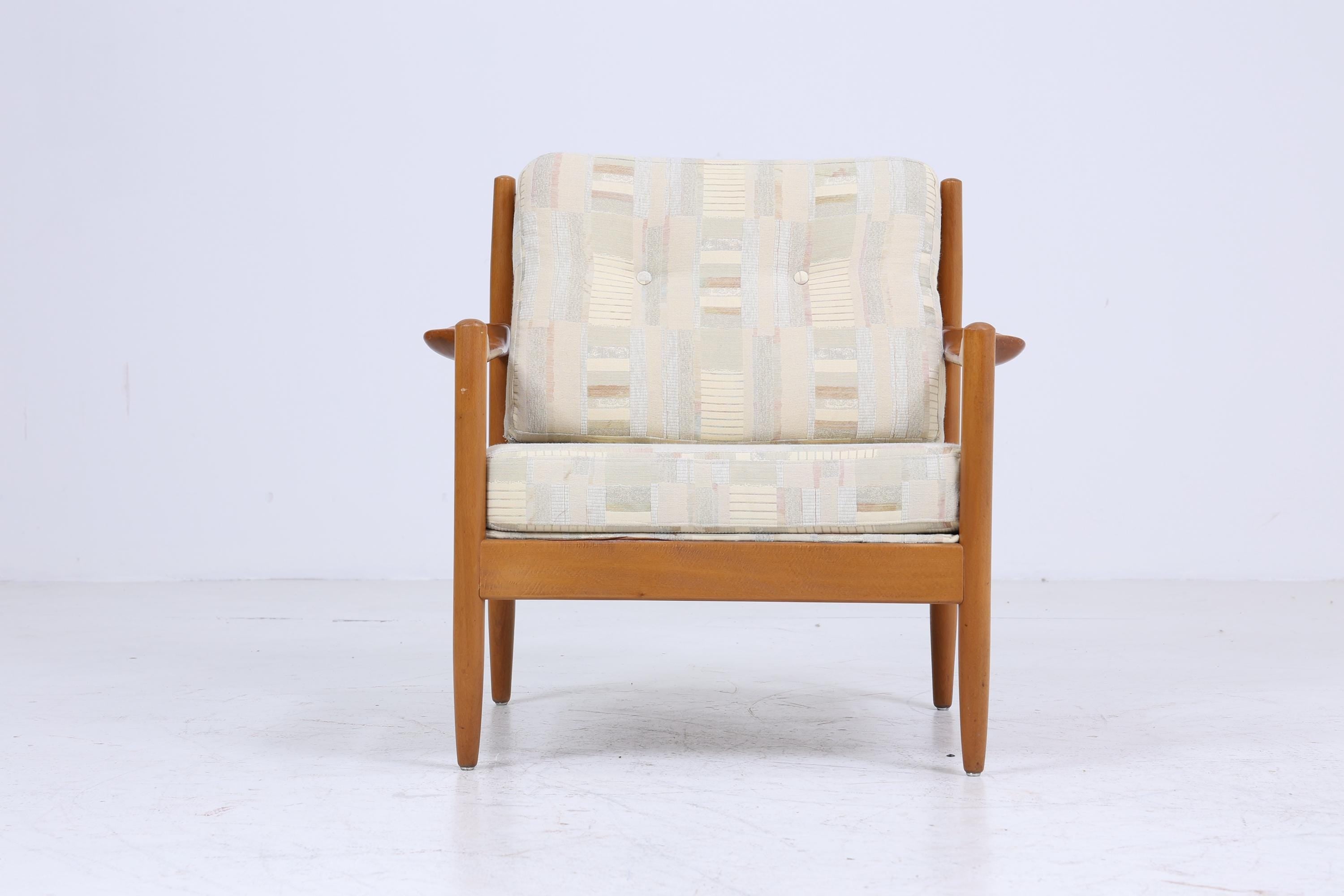 1v2 Klassischer Vintage Armlehnsessel 60er Jahre | Design Mid Century Sessel Retro Beige Braun Polster Wohnzimmer 70er