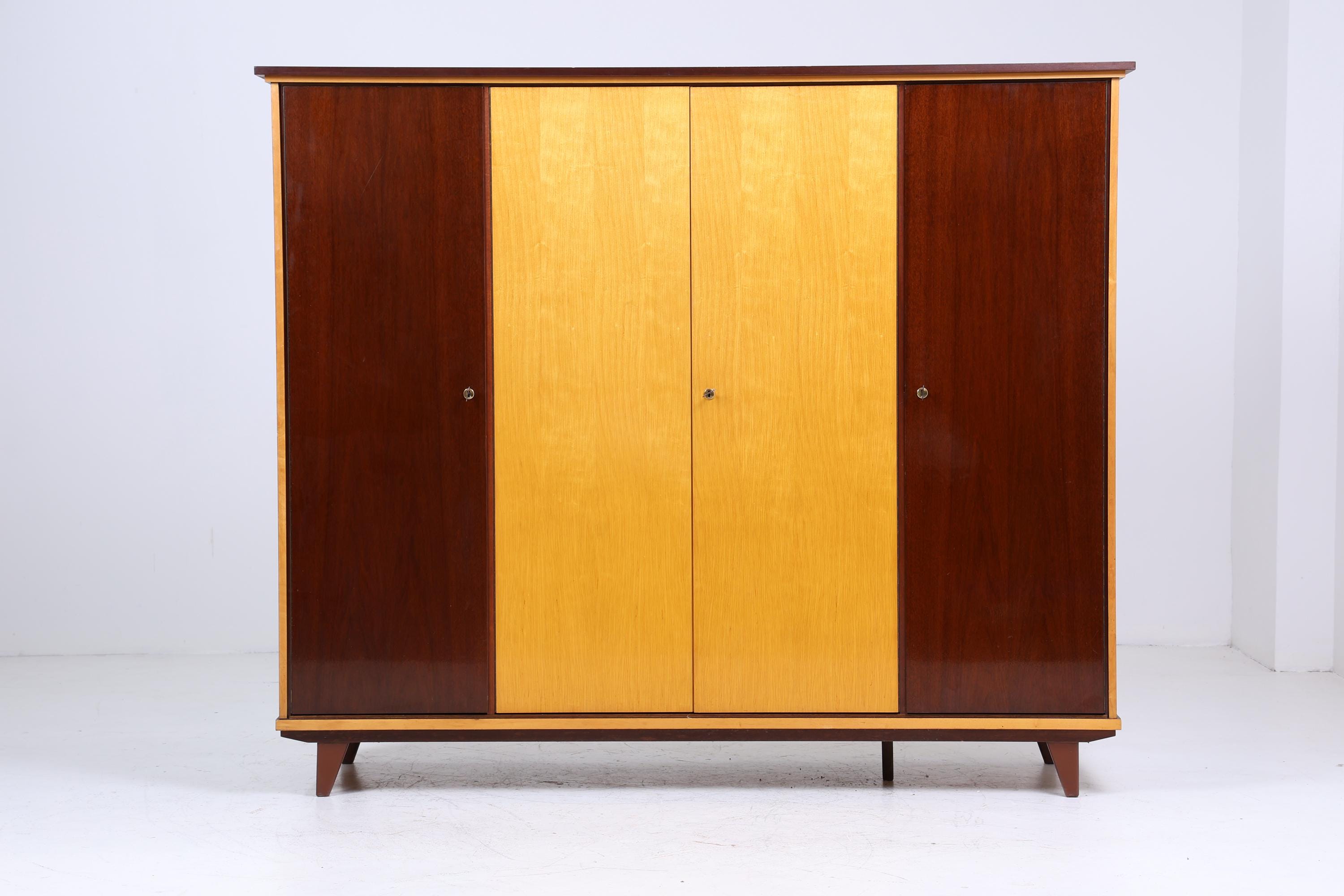 Großer Vintage Kleiderschrank | Mid Century Wäscheschrank | 60er Jahre Schrank | mit Fächern & Kleiderstangen