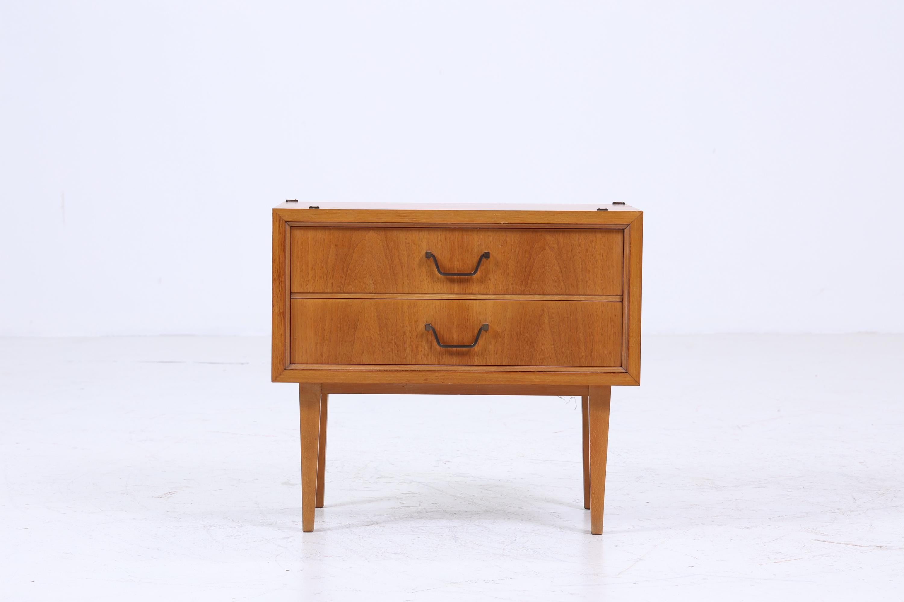 Vintage Nachttisch 60er Jahre | Mid Century Mini Kommode Schubladen | Stilvolle 70er Holz Aufbewahrung Schlafzimmer 1/2