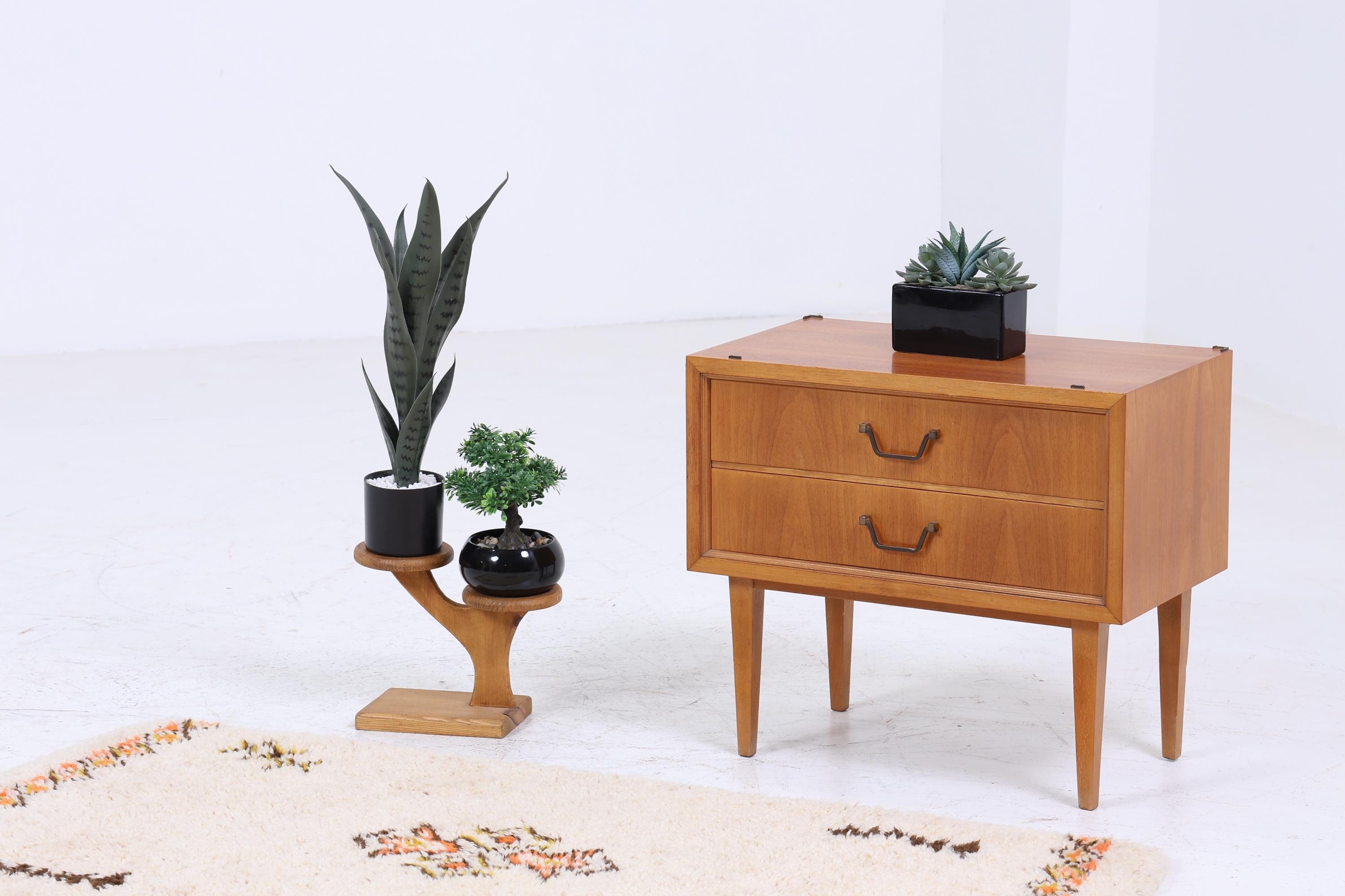 Vintage Nachttisch 60er Jahre | Mid Century Mini Kommode Schubladen | Stilvolle 70er Holz Aufbewahrung Schlafzimmer 1/2