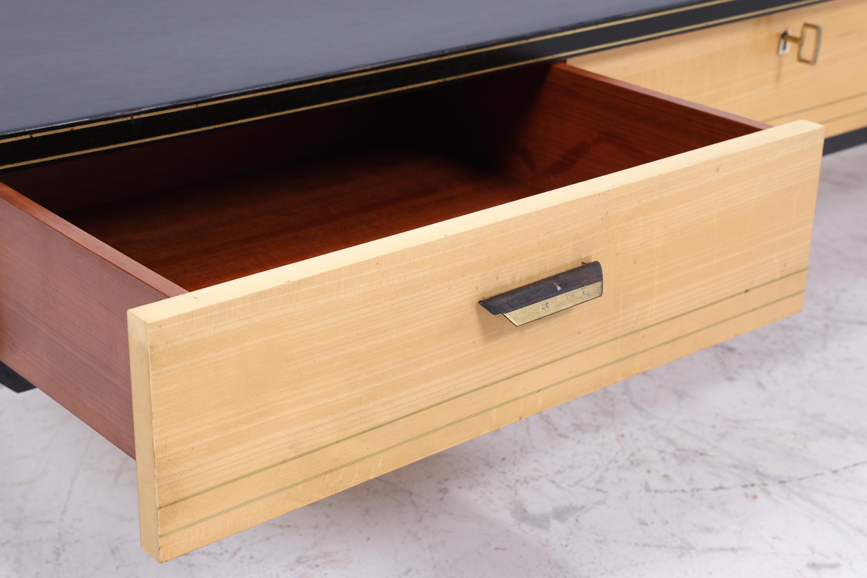 Vintage Lowboard 60er Jahre | Mid Century Sideboard mit Schubladen & Linoleum Oberfläche Retro Holz Aufbewahrung