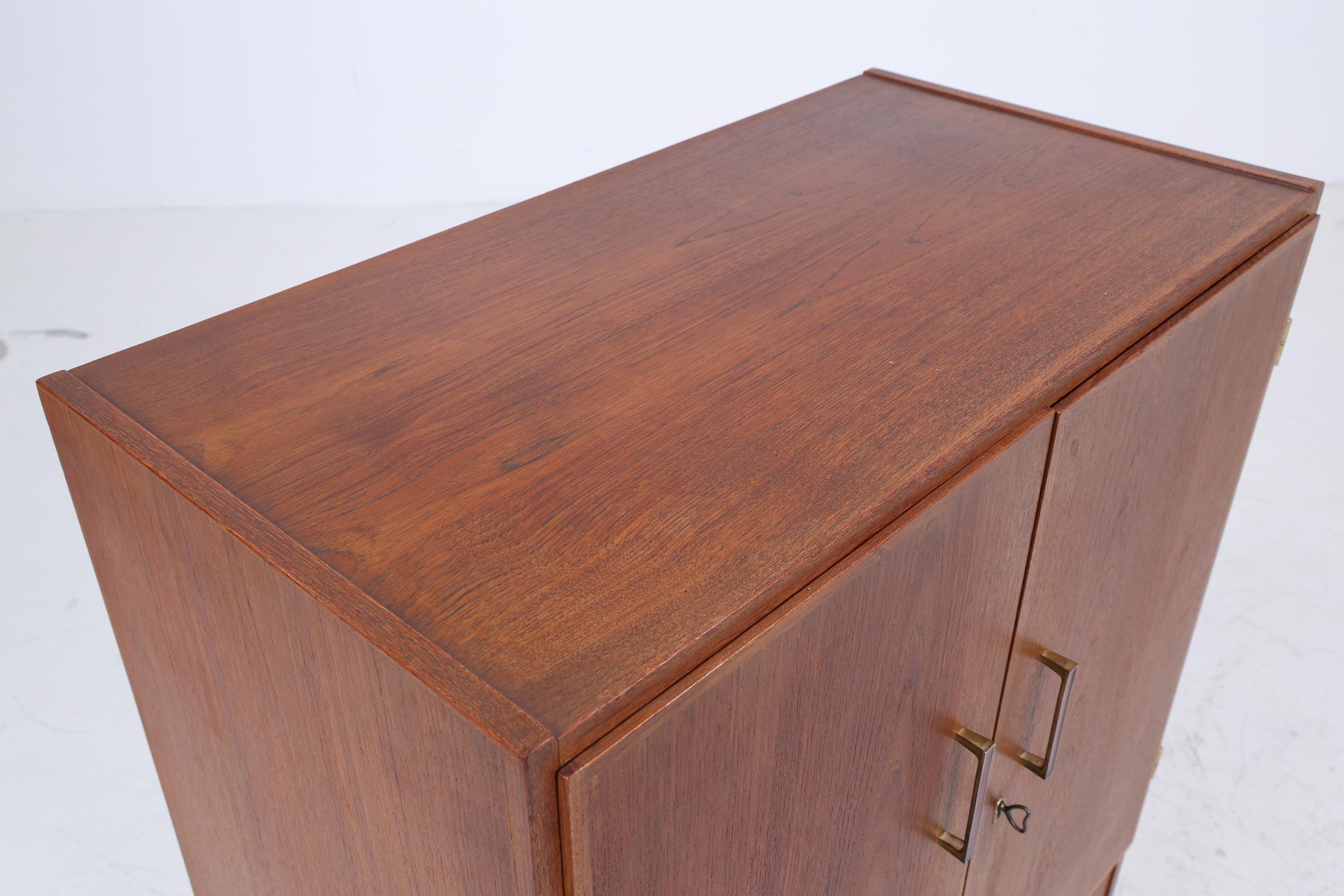 Kleiner Vintage Teak Wäscheschrank 60er Jahre | Mid Century Fächerschrank | Retro Schrank Holz Aufbewahrung