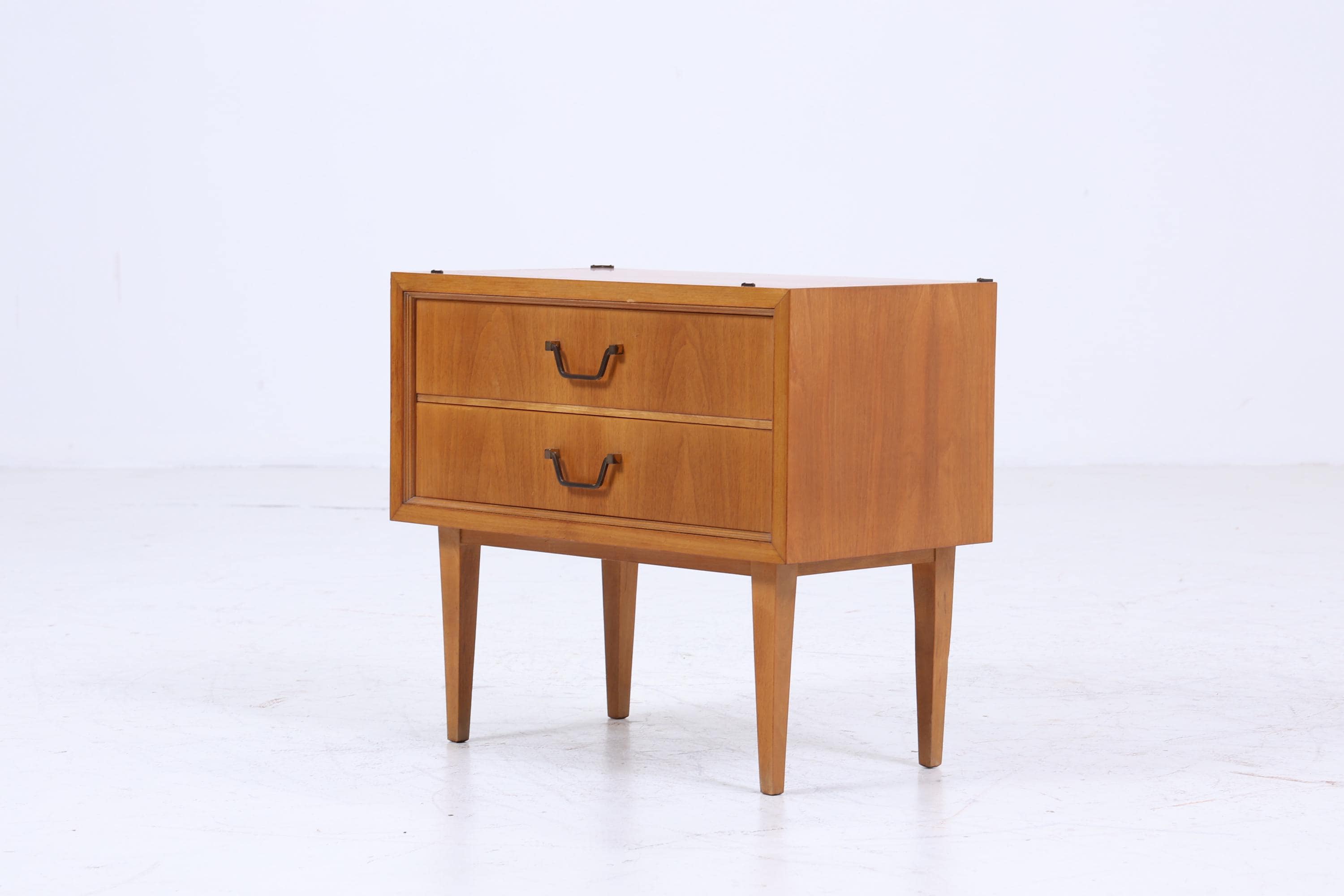 Vintage Nachttisch 60er Jahre | Mid Century Mini Kommode Schubladen | Stilvolle 70er Holz Aufbewahrung Schlafzimmer 1/2
