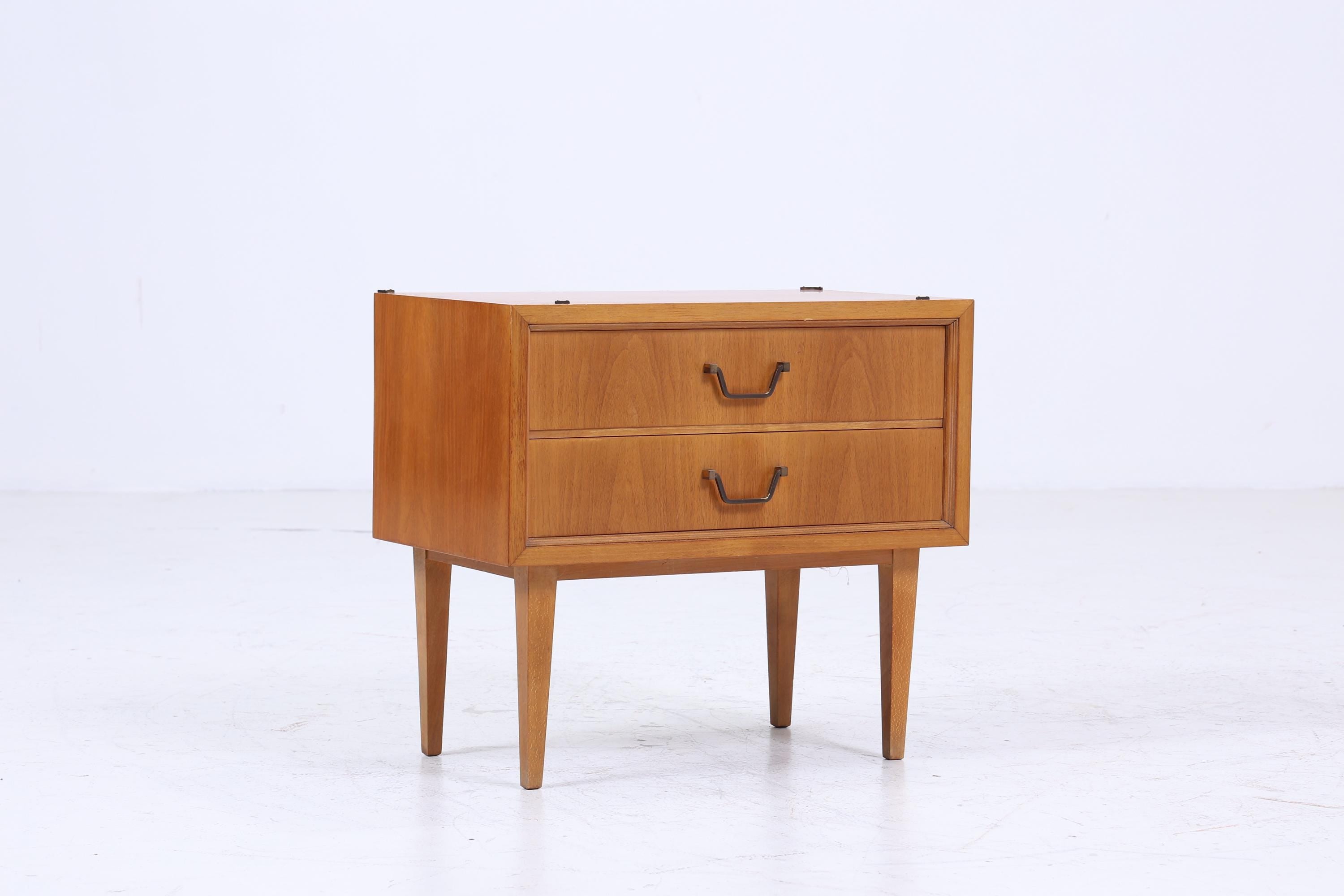Vintage Nachttisch 60er Jahre | Mid Century Mini Kommode Schubladen | Stilvolle 70er Holz Aufbewahrung Schlafzimmer 1/2