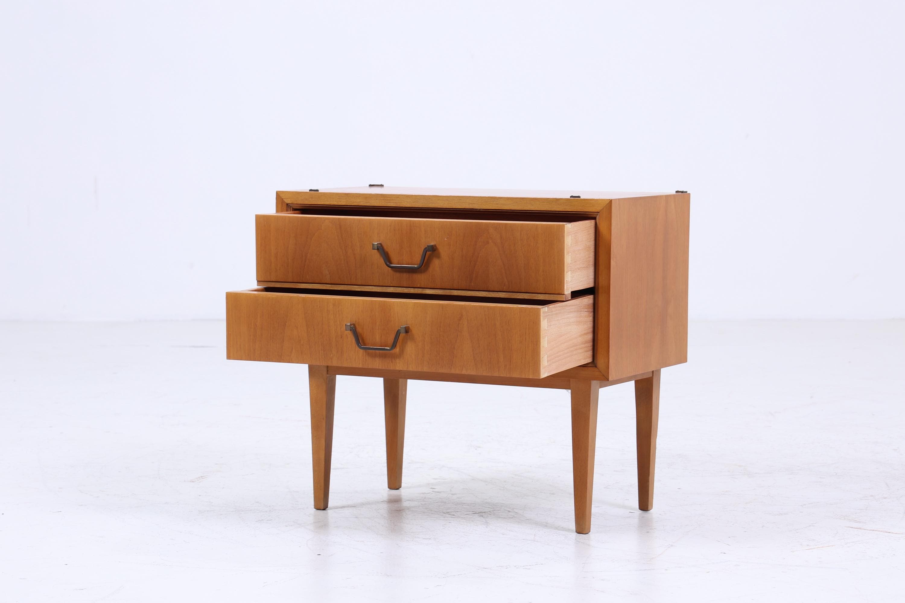 Vintage Nachttisch 60er Jahre | Mid Century Mini Kommode Schubladen | Stilvolle 70er Holz Aufbewahrung Schlafzimmer 1/2