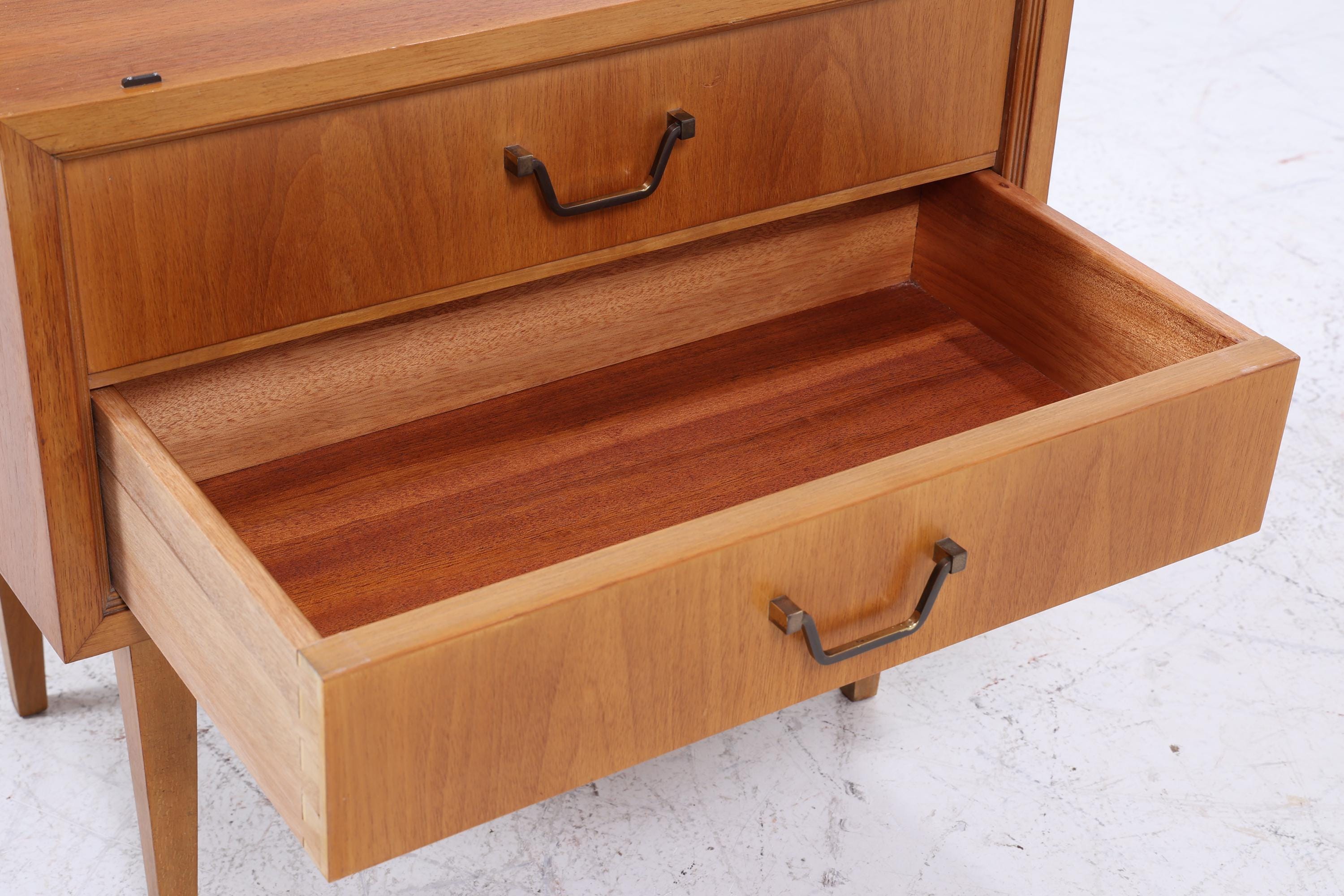 Vintage Nachttisch 60er Jahre | Mid Century Mini Kommode Schubladen | Stilvolle 70er Holz Aufbewahrung Schlafzimmer 1/2