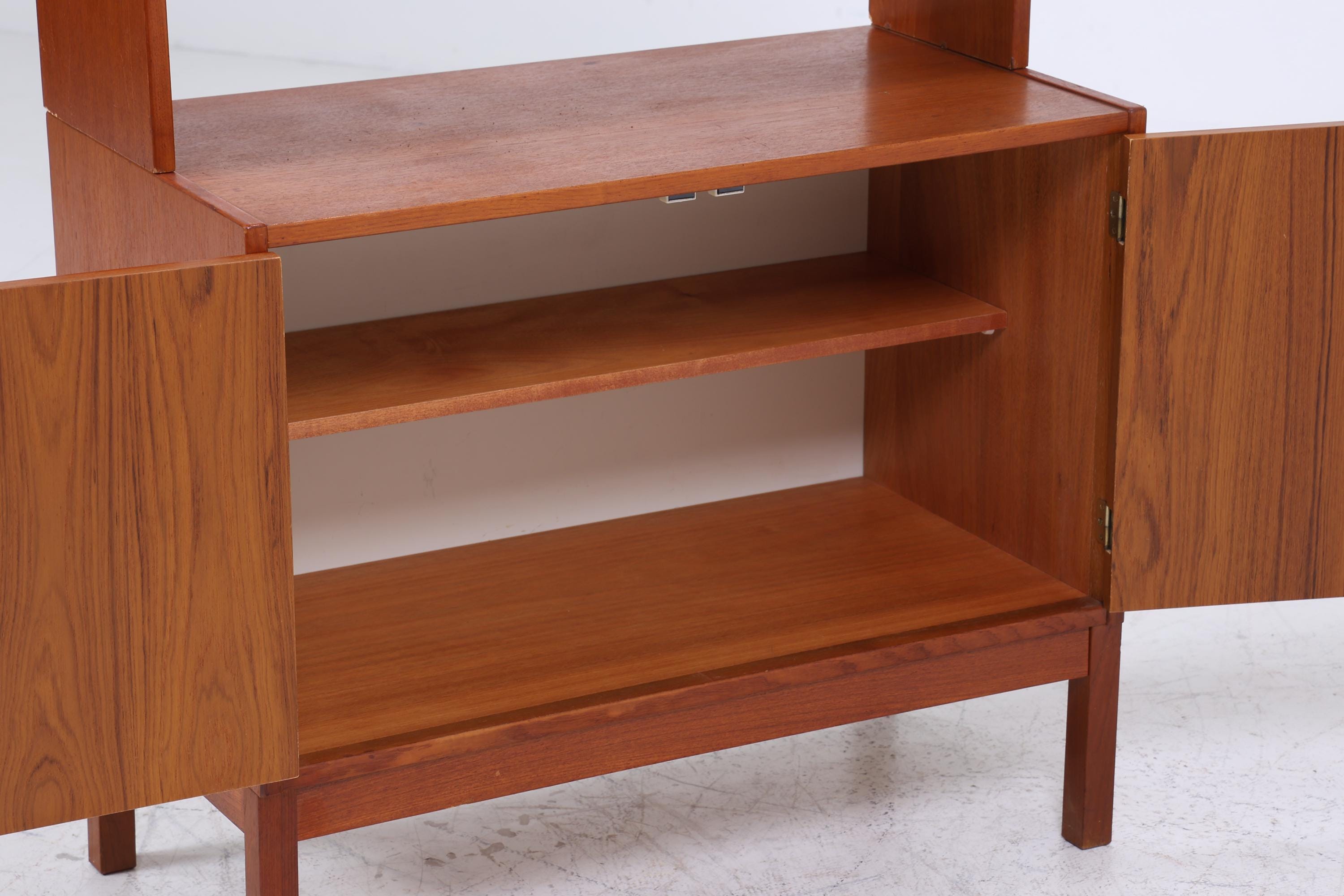 Wunderschönes Vintage Teak Regal | Mid Century Bücherregal mit Glastüren | 60er Jahre Retro Vitrine Holz Aufbewahrung
