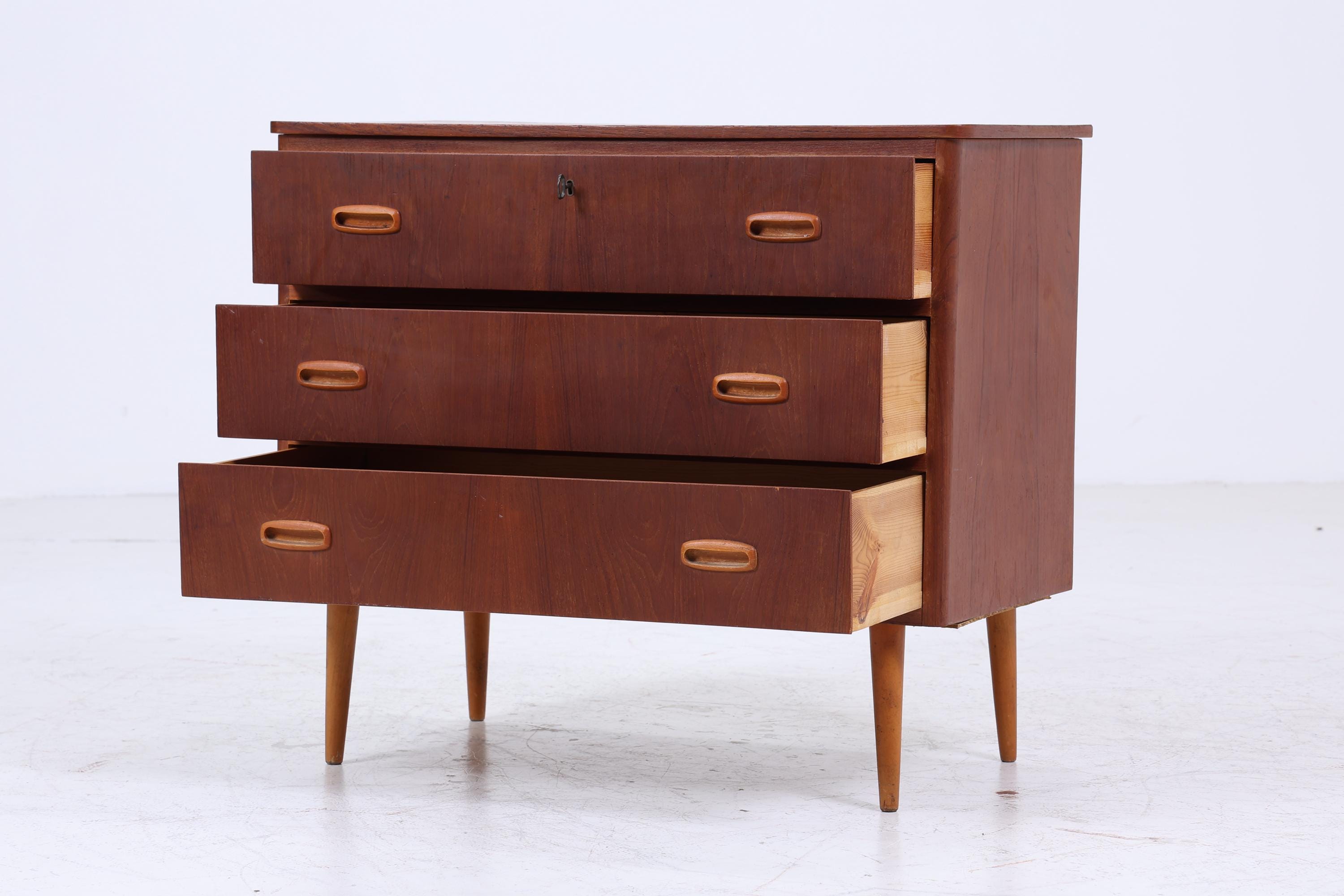 Dunkle Vintage Teak Schubladen Kommode | Mid Century Schubladen Schrank | Holz Aufbewahrung 60er 70er Jahre