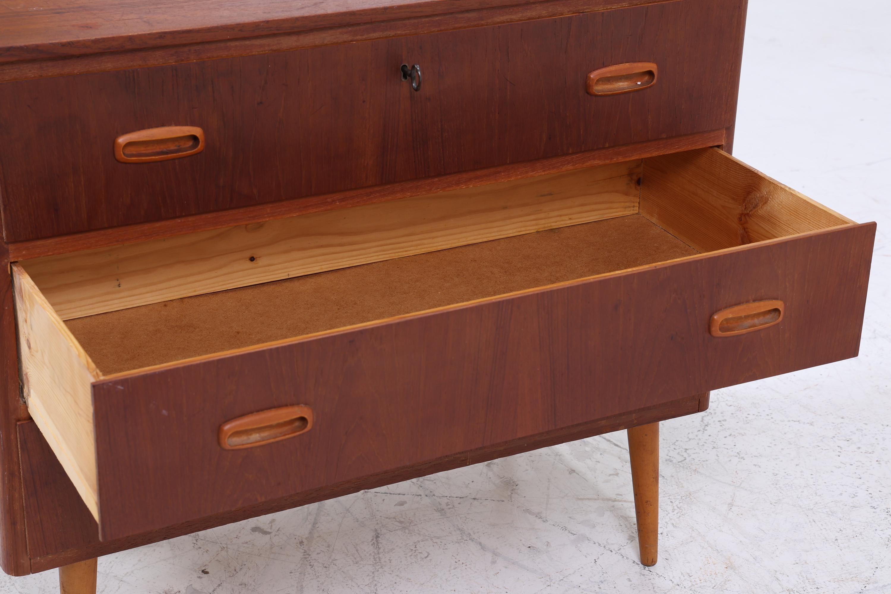 Dunkle Vintage Teak Schubladen Kommode | Mid Century Schubladen Schrank | Holz Aufbewahrung 60er 70er Jahre