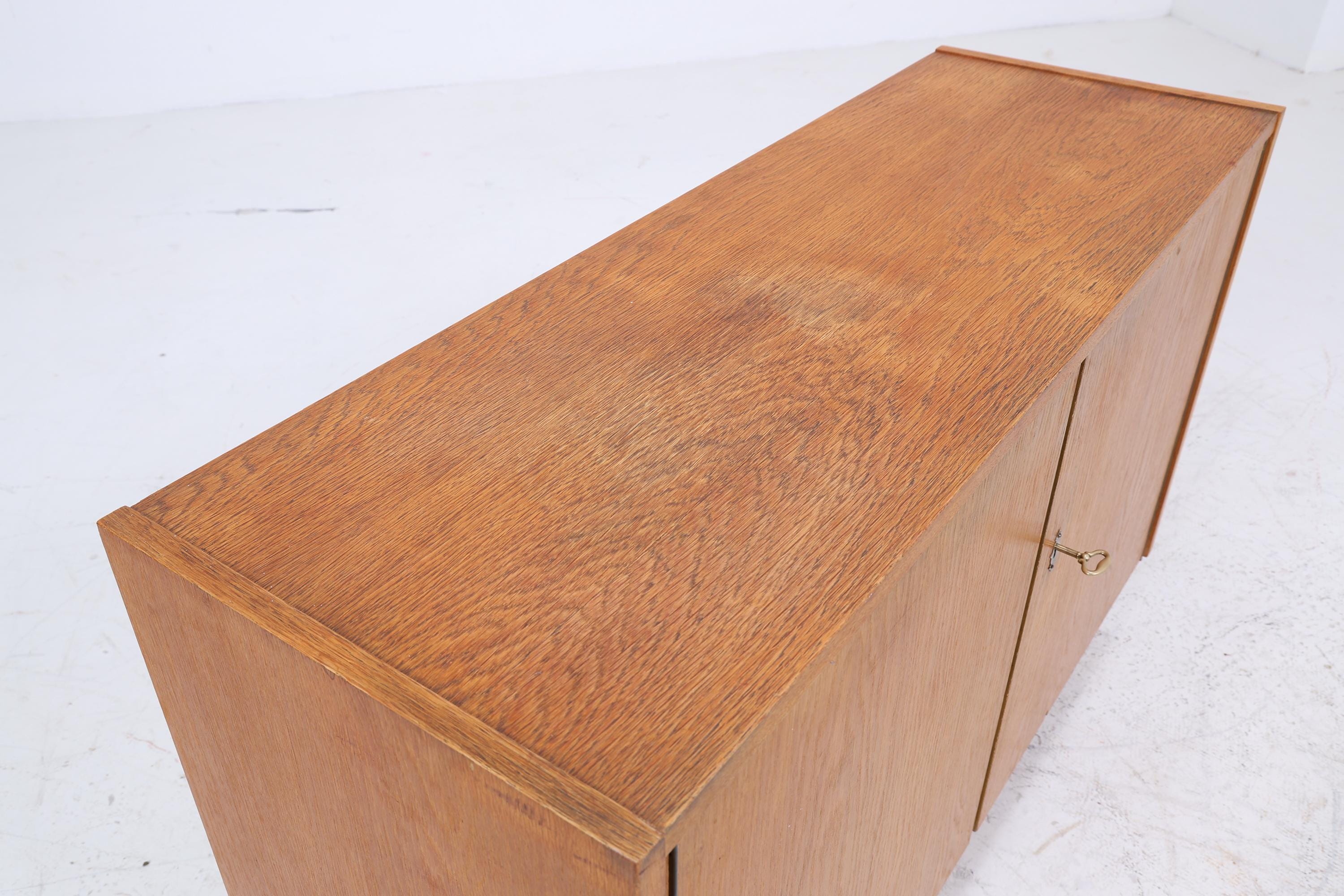 Vintage Hellerau 414/A Anrichte aus Eiche | Mid Century Kommode Schubladen Schrank | Holz Aufbewahrung