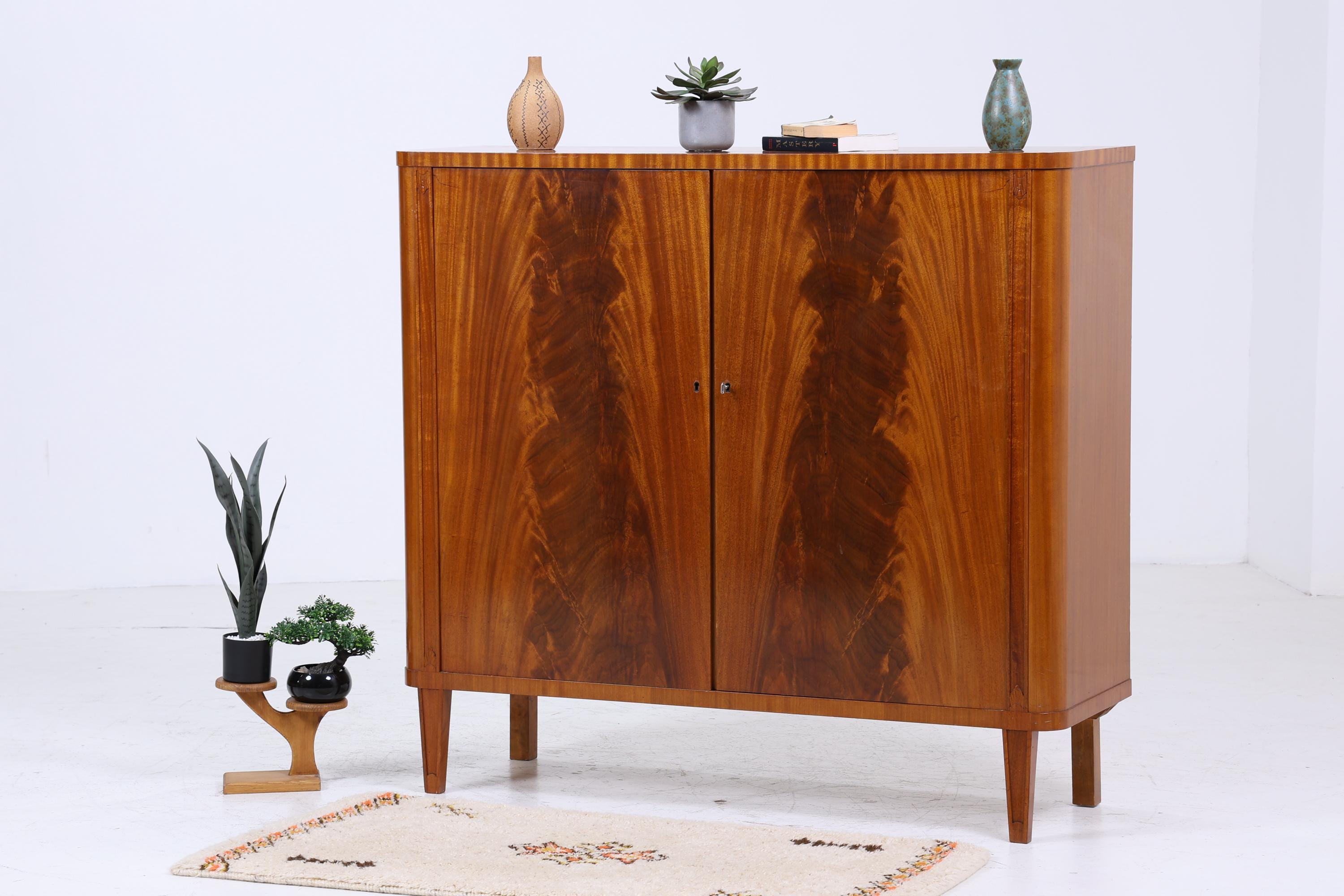 Vintage Wäscheschrank aus Holz | Mid-Century 50er Jahre Schrank mit toller Maserung | 60er Retro Fächerschrank
