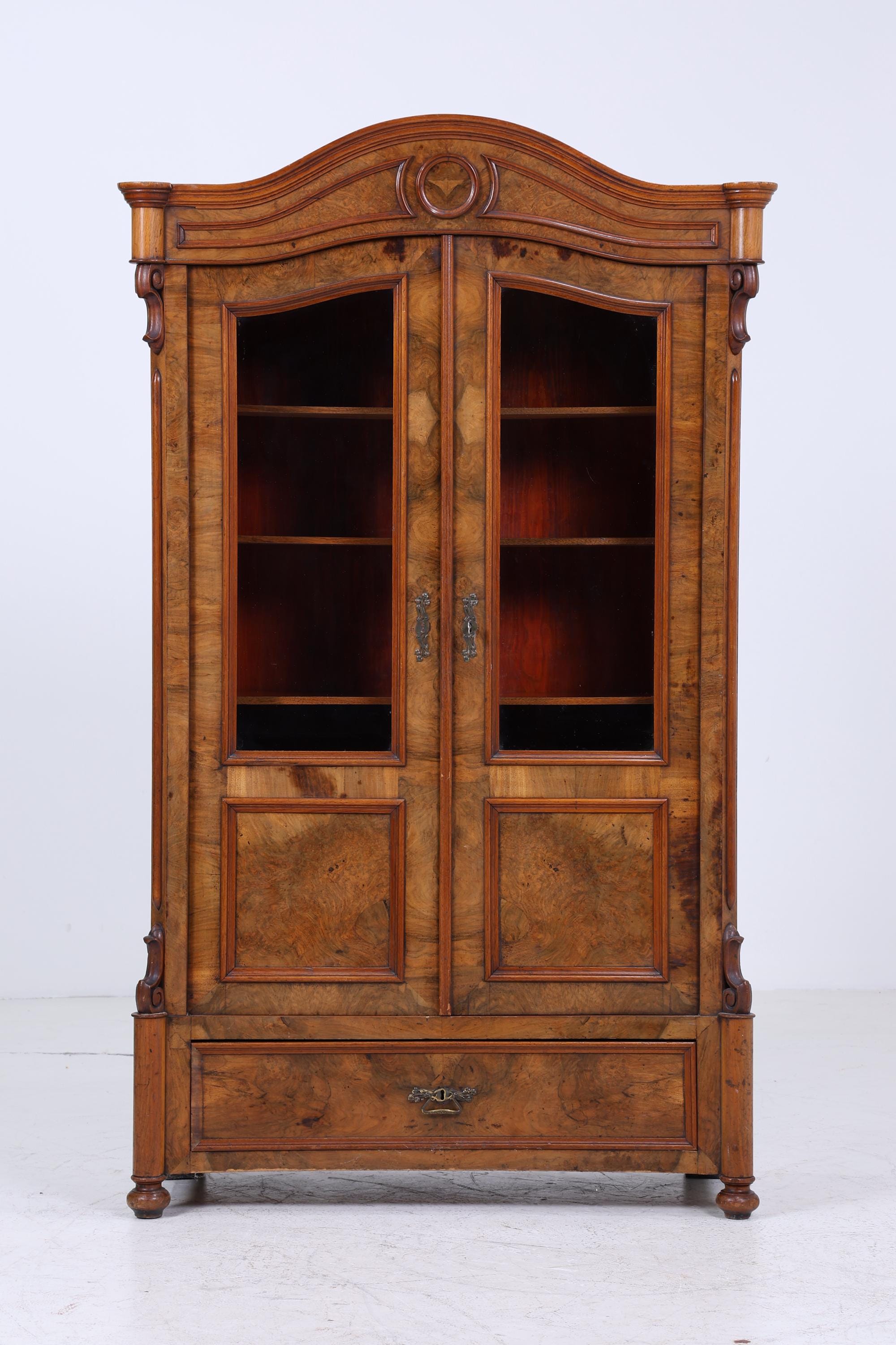Antiker Vitrinenschrank im Louis Phillipe Stil | Vintage Küchenschrank | Holzschrank mit Glasfront