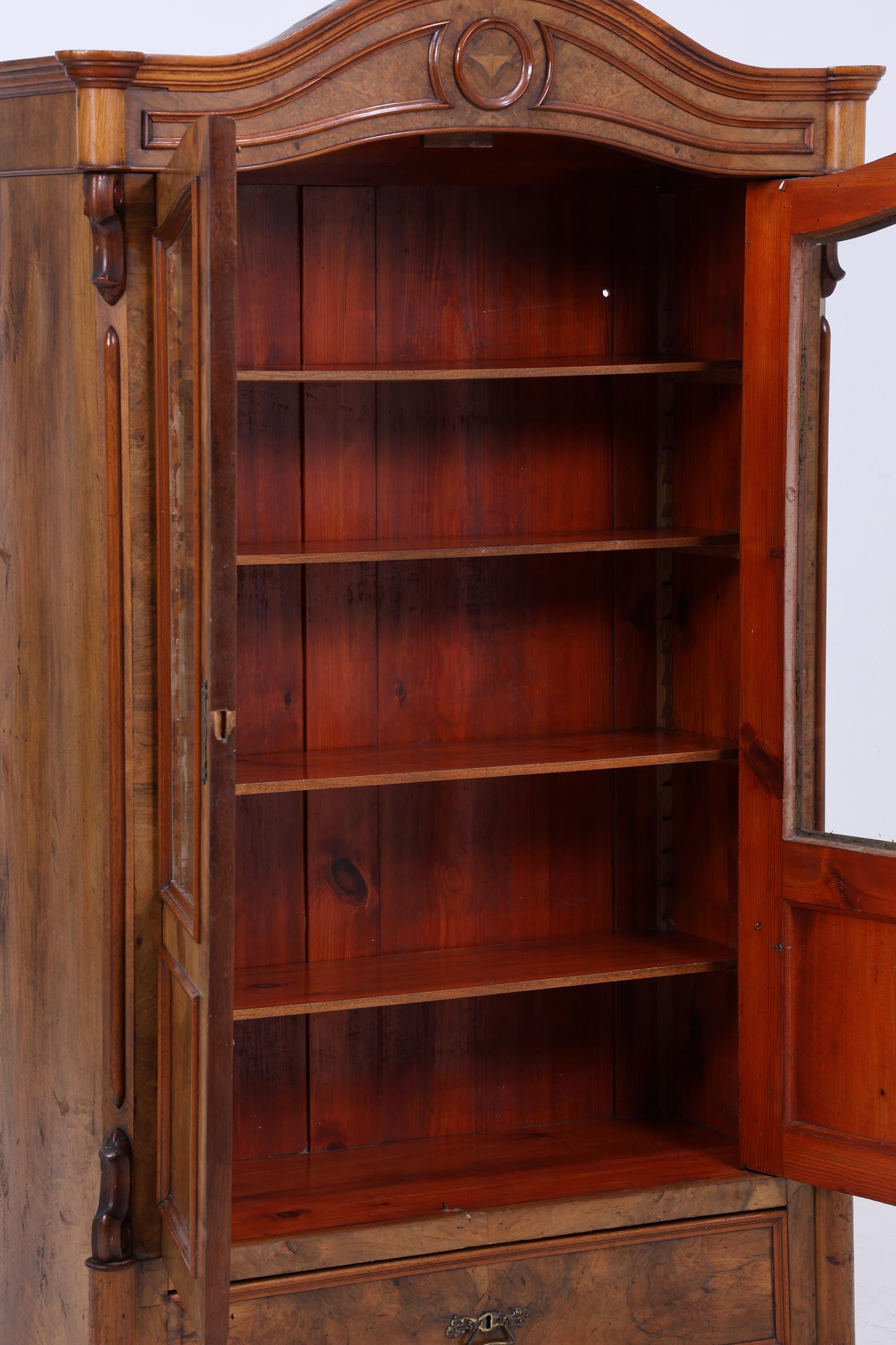 Antiker Vitrinenschrank im Louis Phillipe Stil | Vintage Küchenschrank | Holzschrank mit Glasfront
