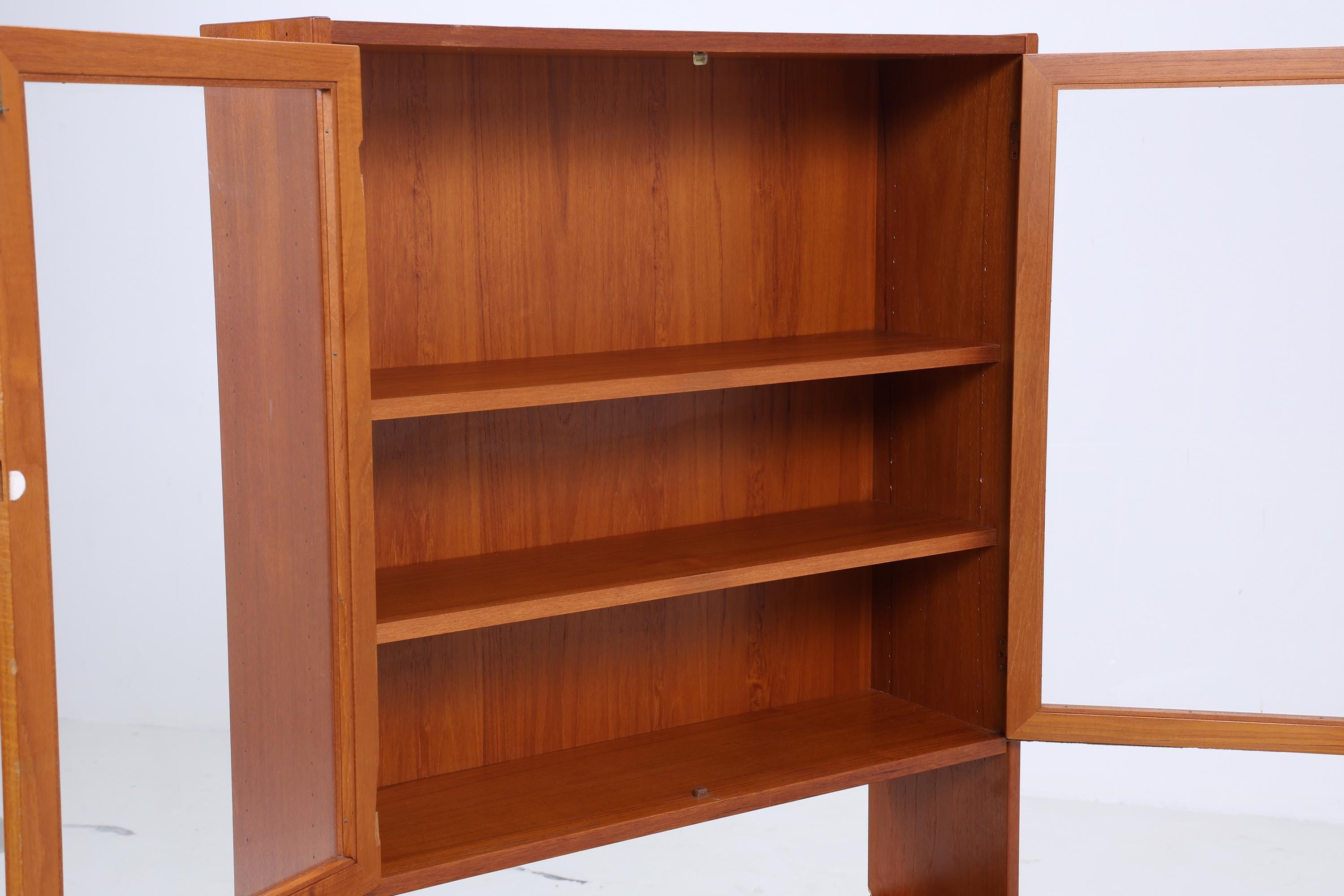 Wunderschönes Vintage Teak Regal | Mid Century Bücherregal mit Glastüren | 60er Jahre Retro Vitrine Holz Aufbewahrung