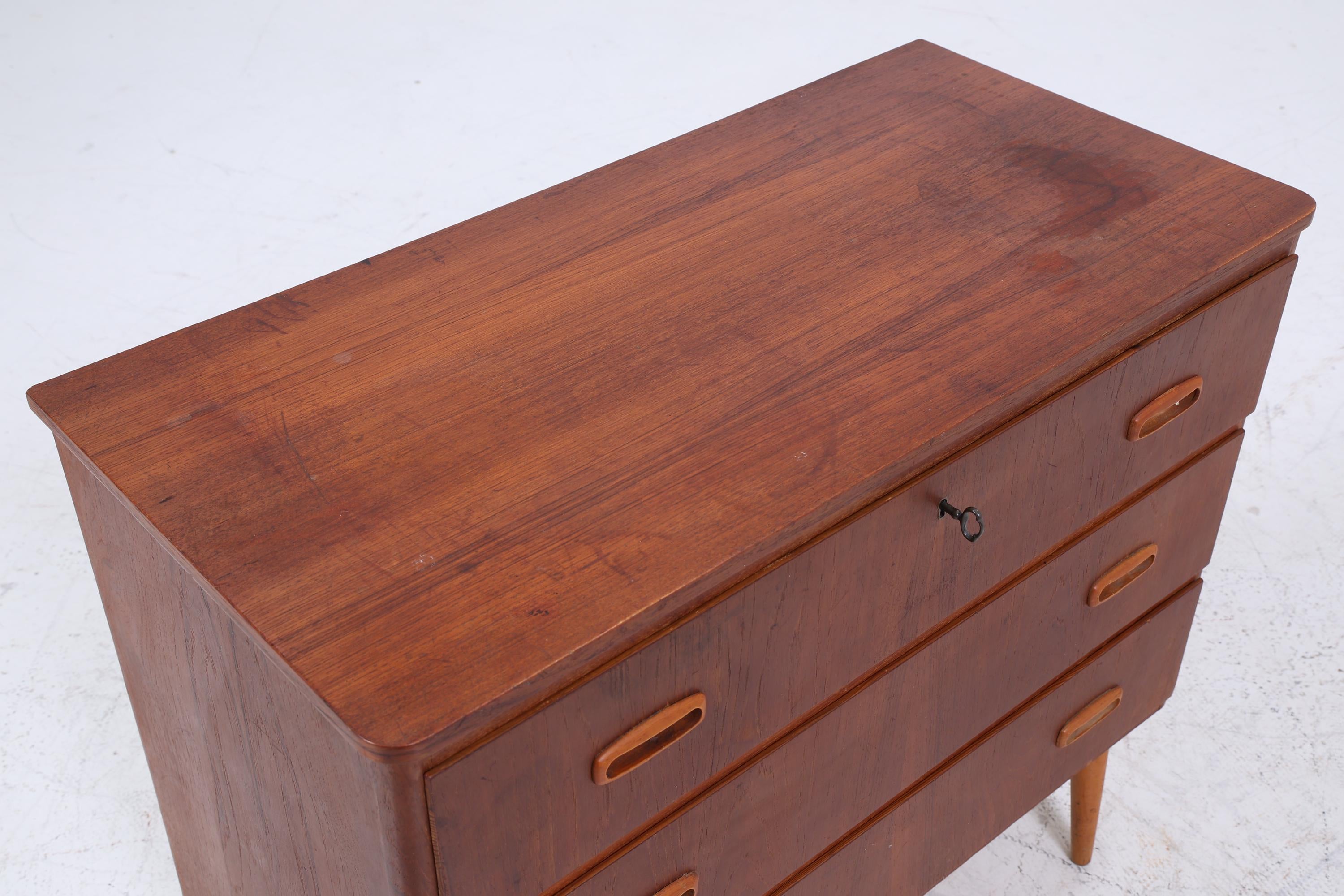 Dunkle Vintage Teak Schubladen Kommode | Mid Century Schubladen Schrank | Holz Aufbewahrung 60er 70er Jahre