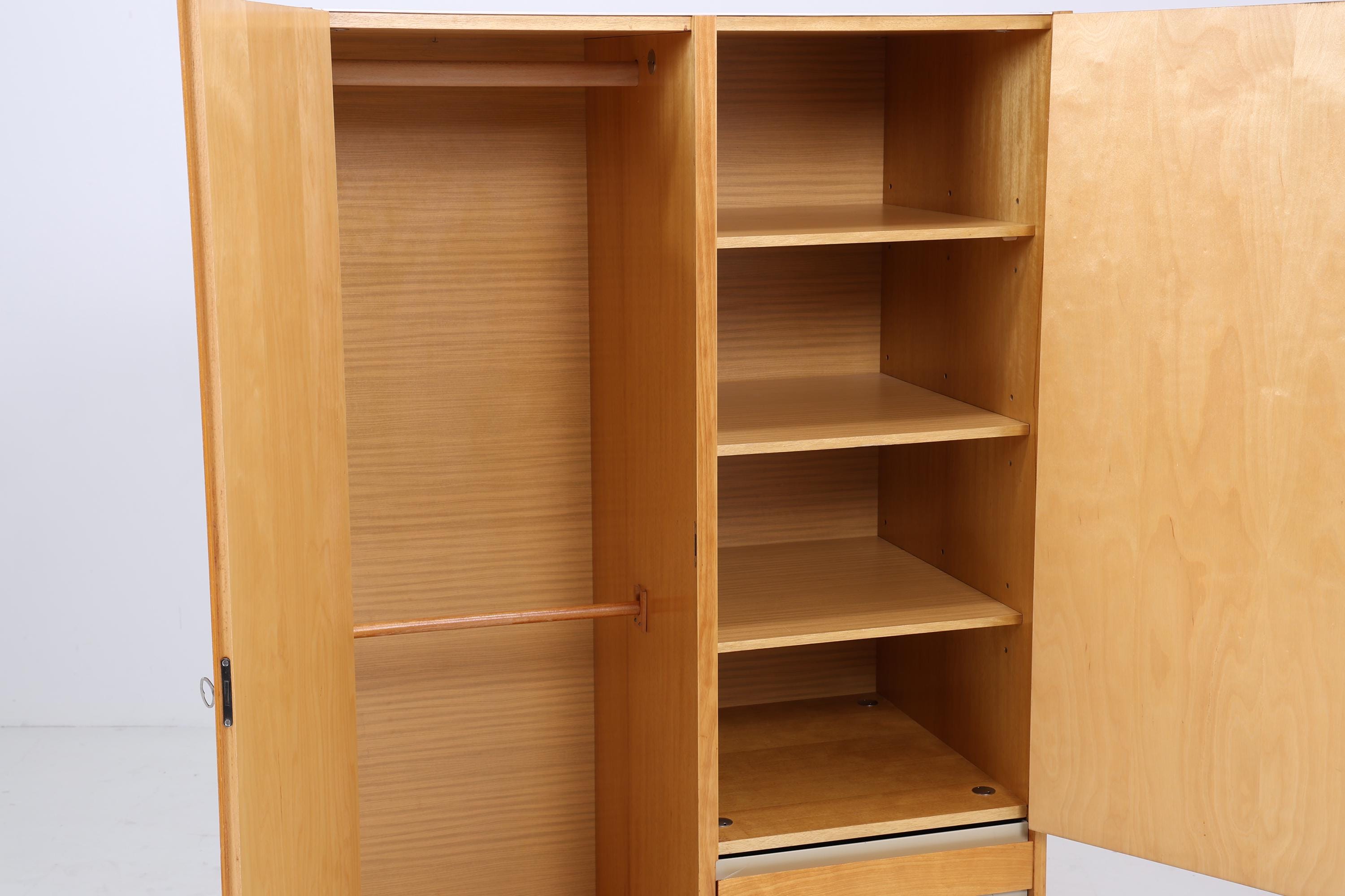 Schöner Hellerau Wäscheschrank 794/1a 60er Jahre | Mid Century Kleiderschrank Fächerschrank aus Eiche Retro 70er