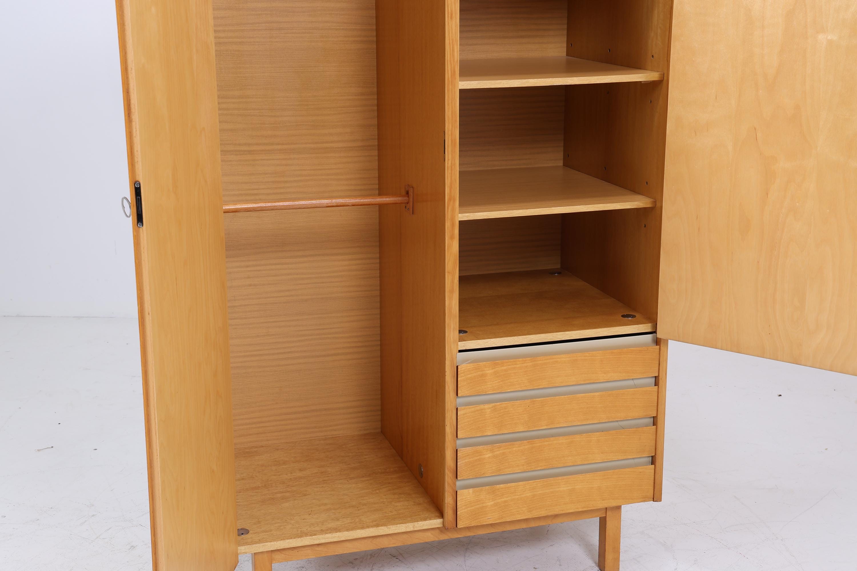 Schöner Hellerau Wäscheschrank 794/1a 60er Jahre | Mid Century Kleiderschrank Fächerschrank aus Eiche Retro 70er