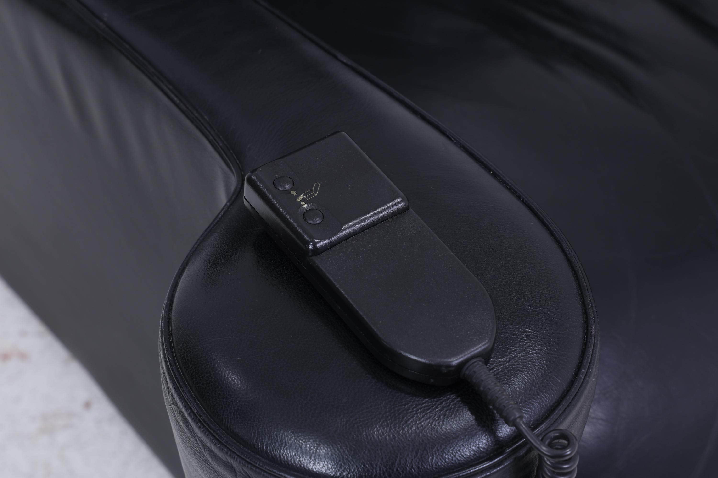 Vintage Leder Sessel mit elektrischer Verstellfunktion | Retro Chair Sessel Schwarz