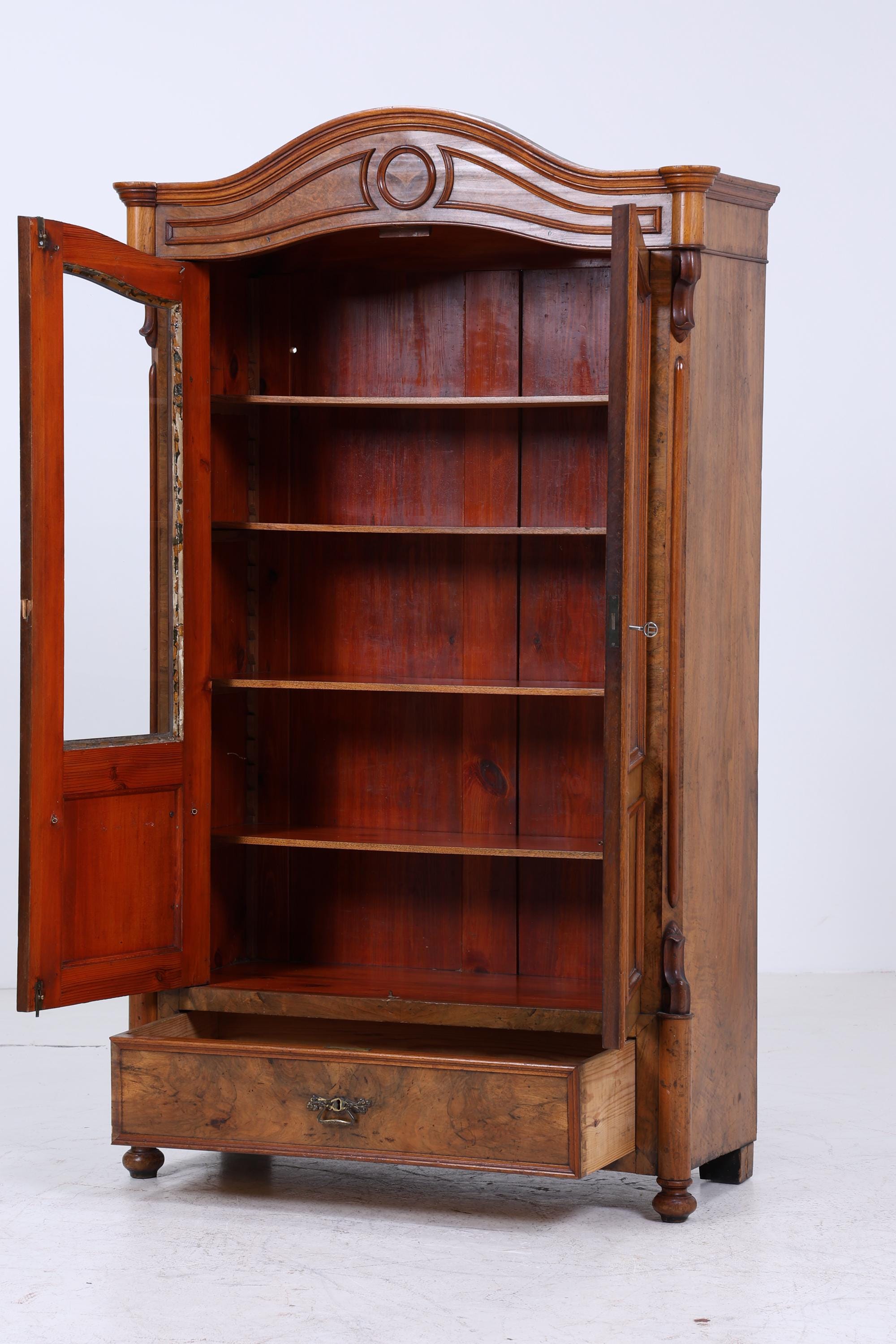 Antiker Vitrinenschrank im Louis Phillipe Stil | Vintage Küchenschrank | Holzschrank mit Glasfront