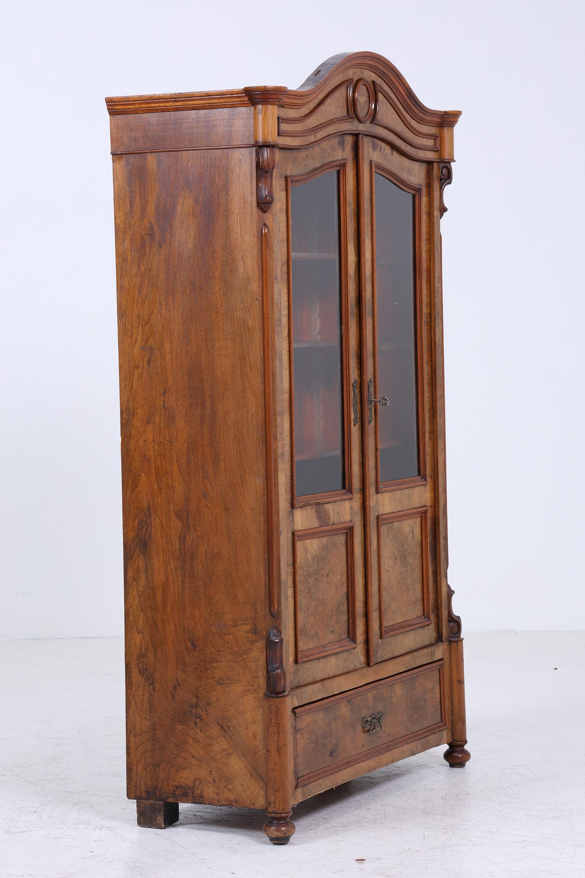 Antiker Vitrinenschrank im Louis Phillipe Stil | Vintage Küchenschrank | Holzschrank mit Glasfront