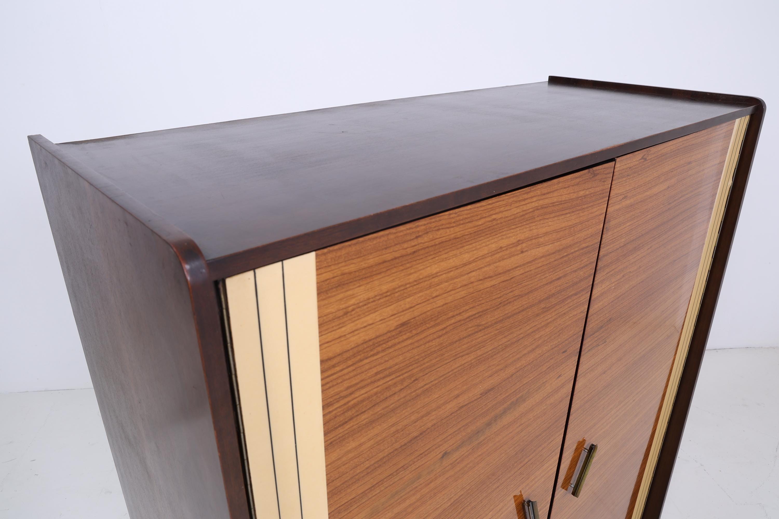 Zeitloser Vintage Hochglanz Wäscheschrank 60er Jahre | Mid Century Schrank Holz Retro Fächerschrank Aufbewahrung