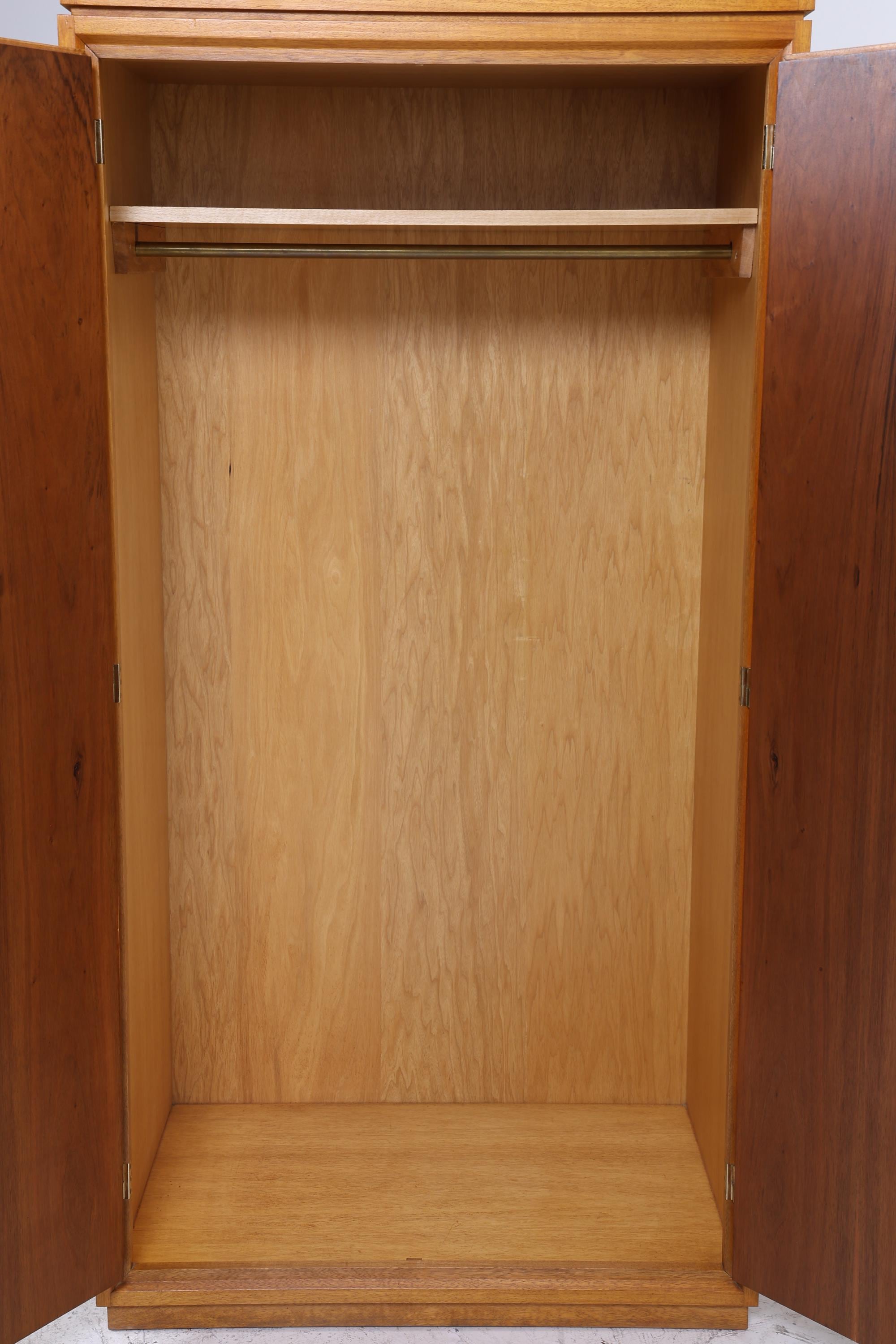 Wunderschöner Vintage Kleiderschrank | Mid Century Wäscheschrank | 60er Jahre Schrank | mit Kleiderstange & Fächern