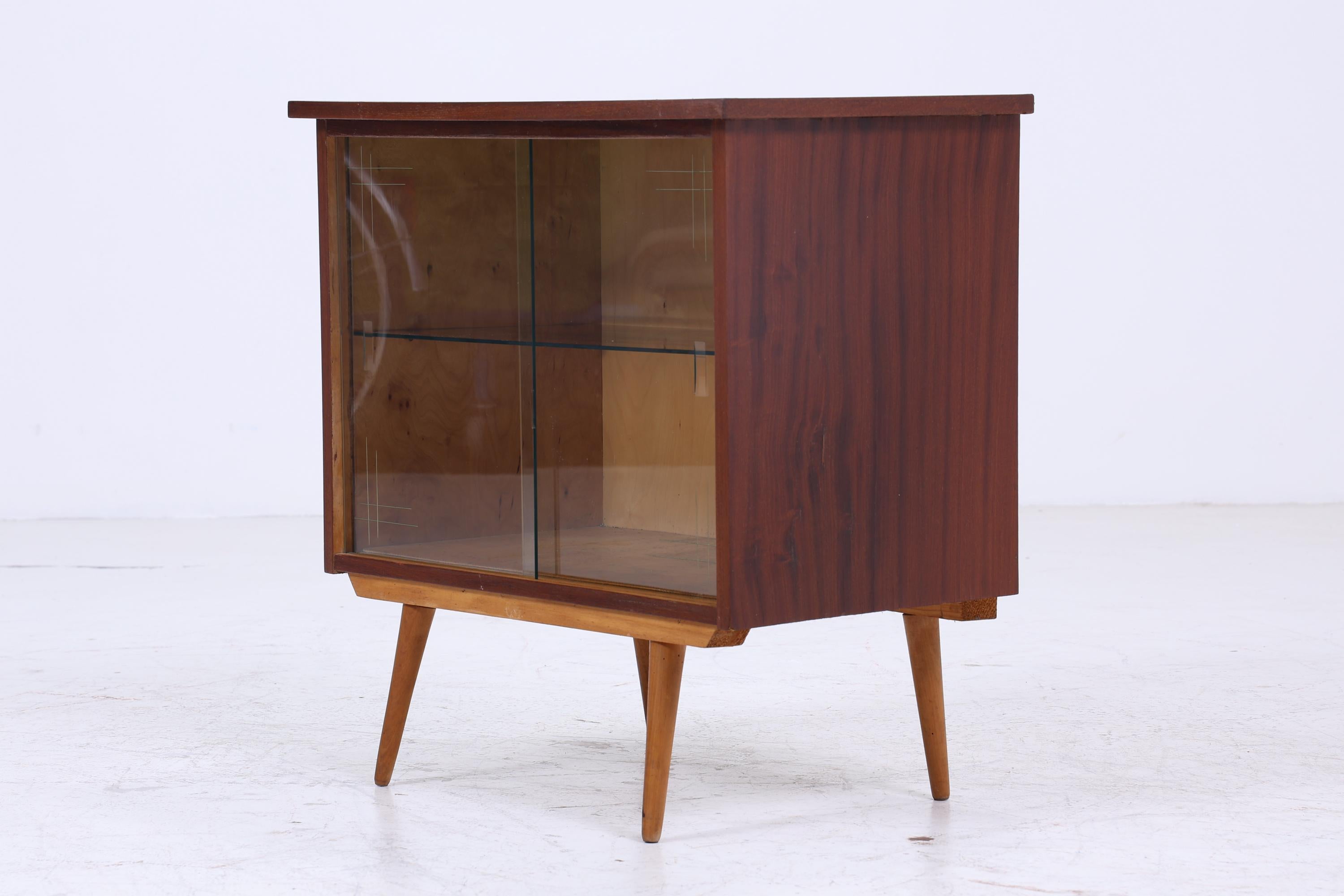 Vintage Mini Kommode mit Glastüren 60er Jahre | Mid Century Vitrine Flur Schrank | Retro 70er Holz