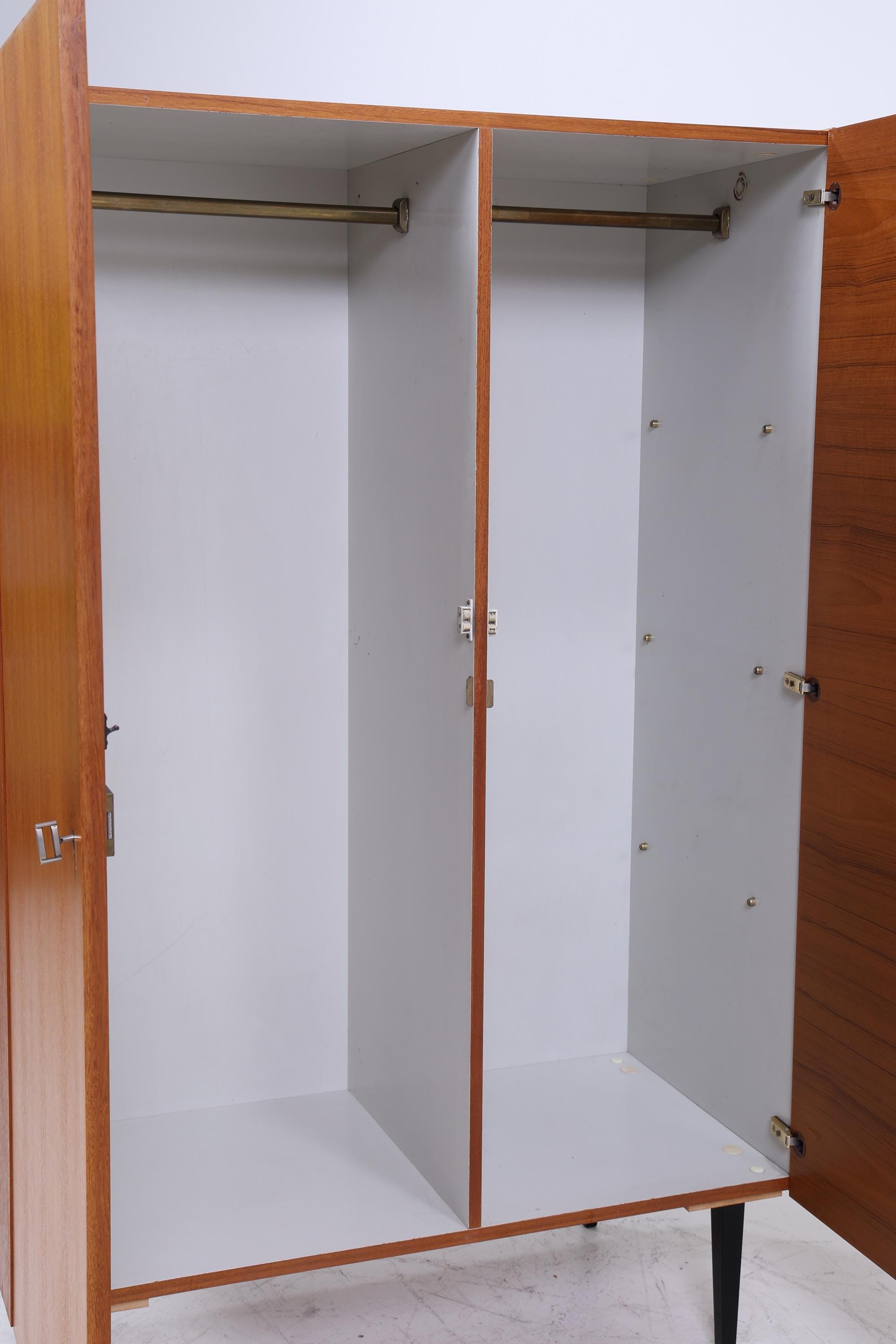 Vintage Teak Kleiderschrank | Mid Century Wäscheschrank | 60er Jahre Schrank | mit 2 Kleiderstangen